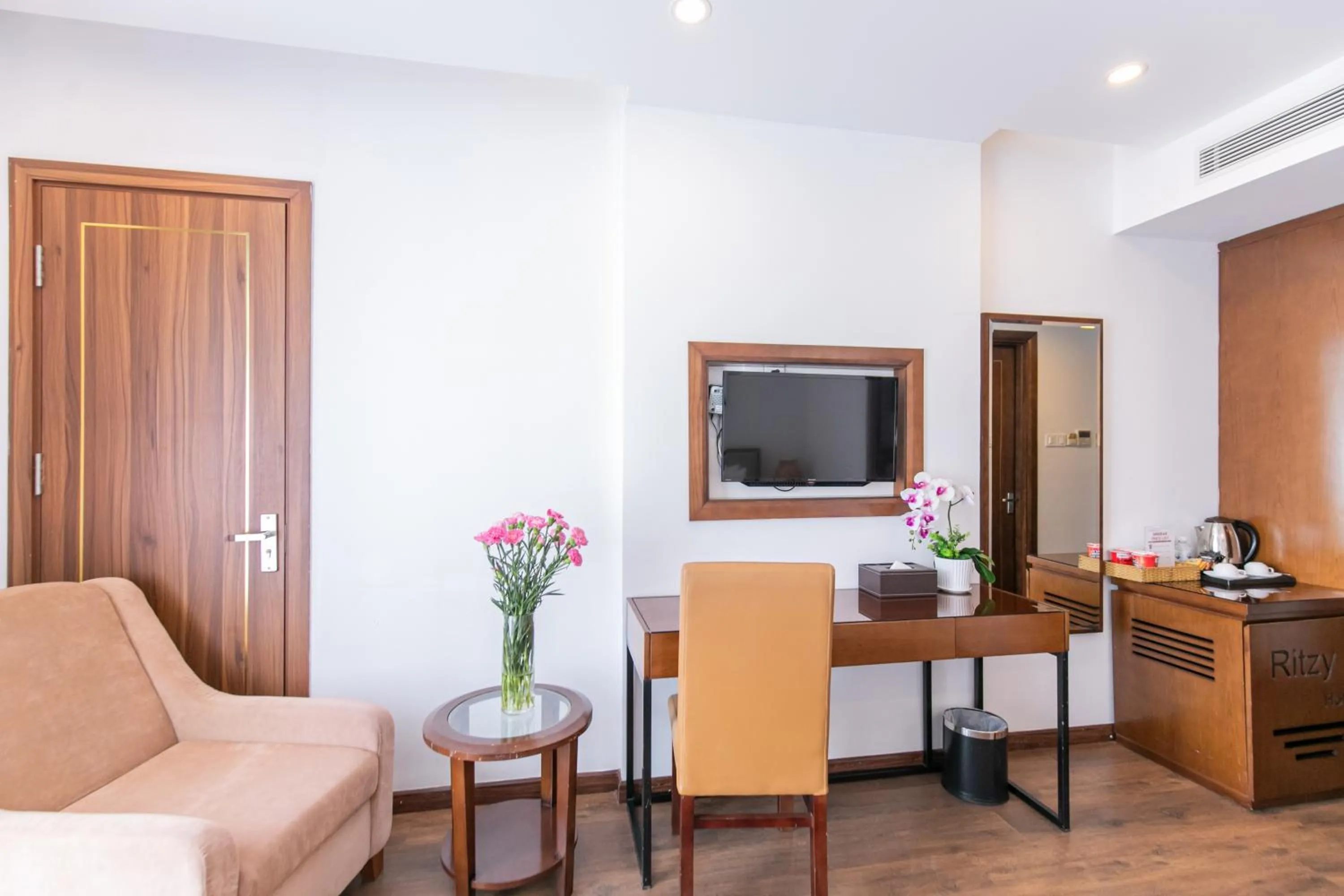 Seating area in Ritzy Boutique Hotel Da Nang Beach