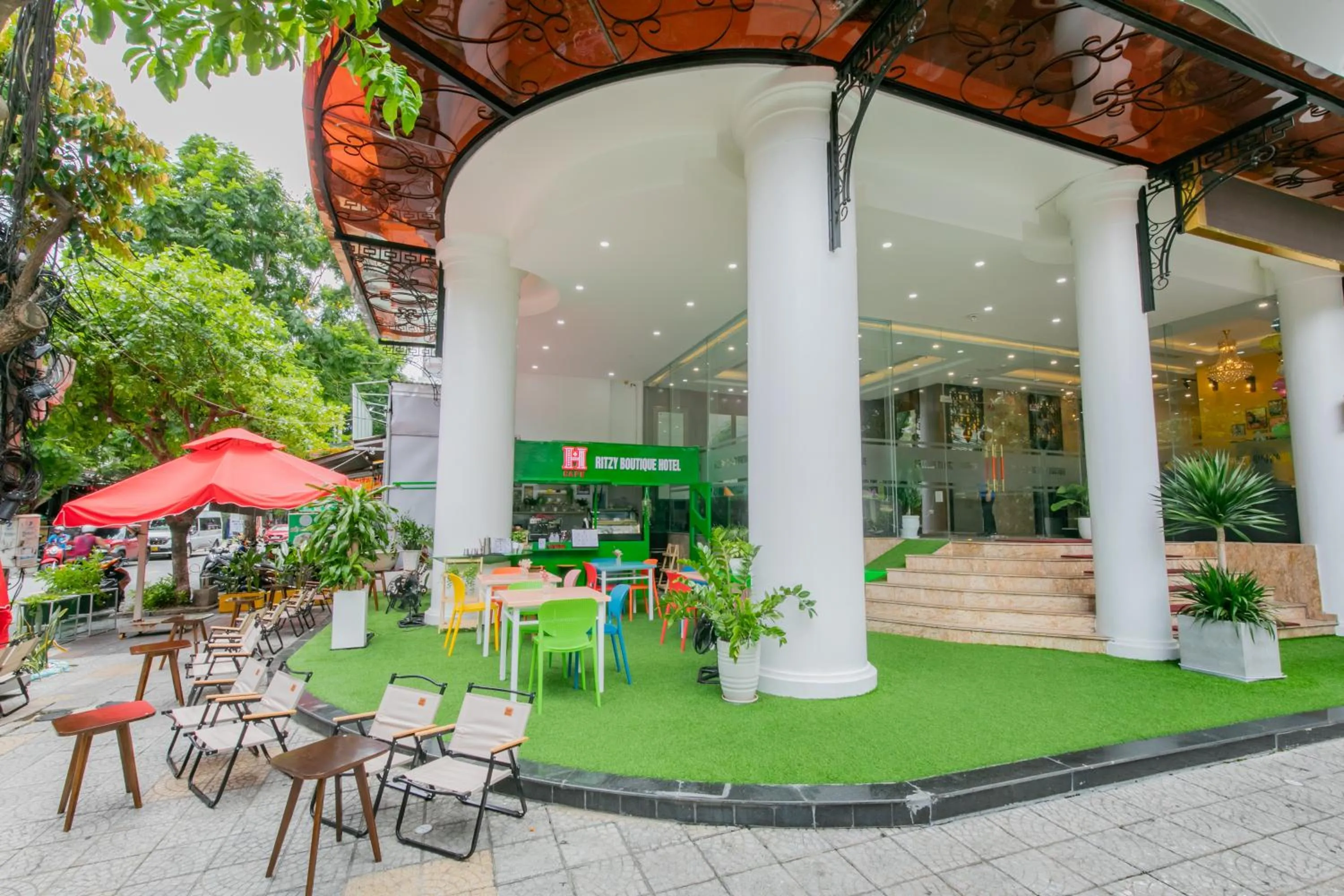 Property building in Ritzy Boutique Hotel Da Nang Beach