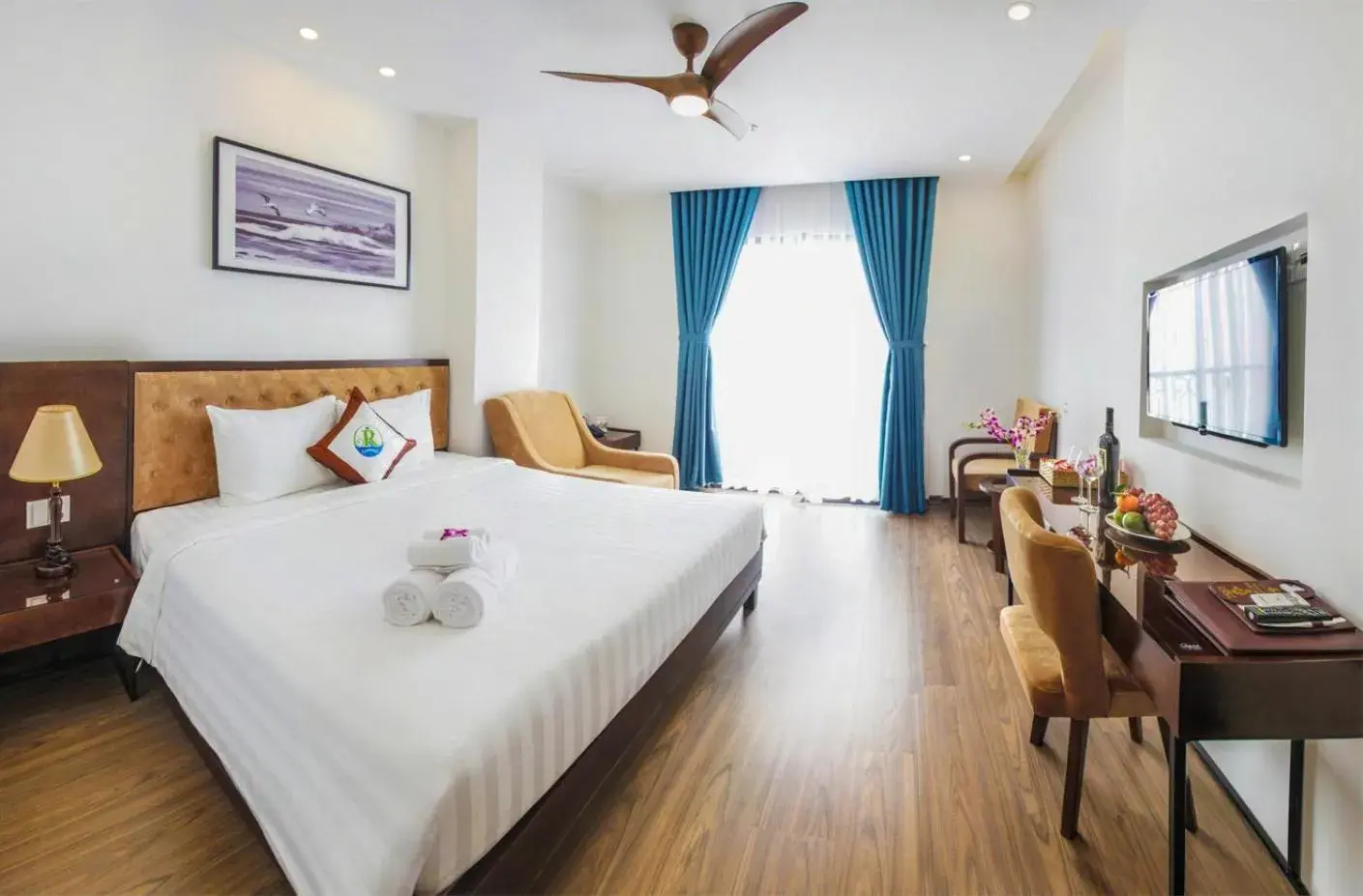 Deluxe Double Room with Balcony in Ritzy Boutique Hotel Da Nang Beach Deluxe Double Room with Balcony in Ritzy Boutique Hotel Da Nang Beach