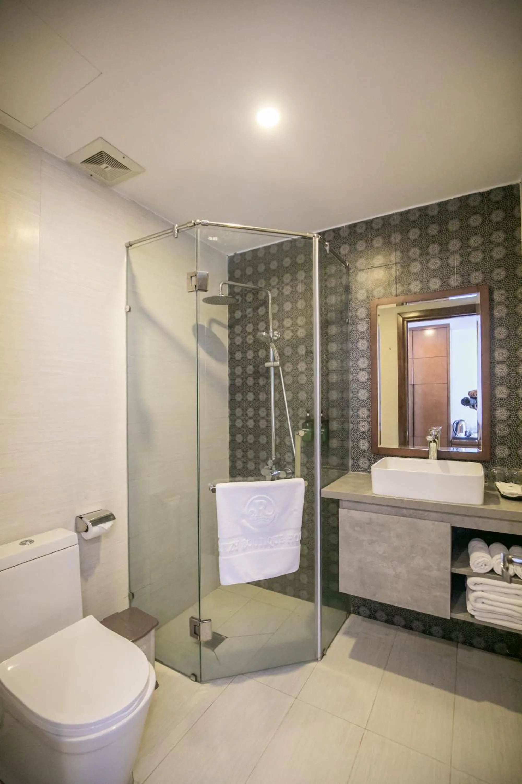 Shower in Ritzy Boutique Hotel Da Nang Beach