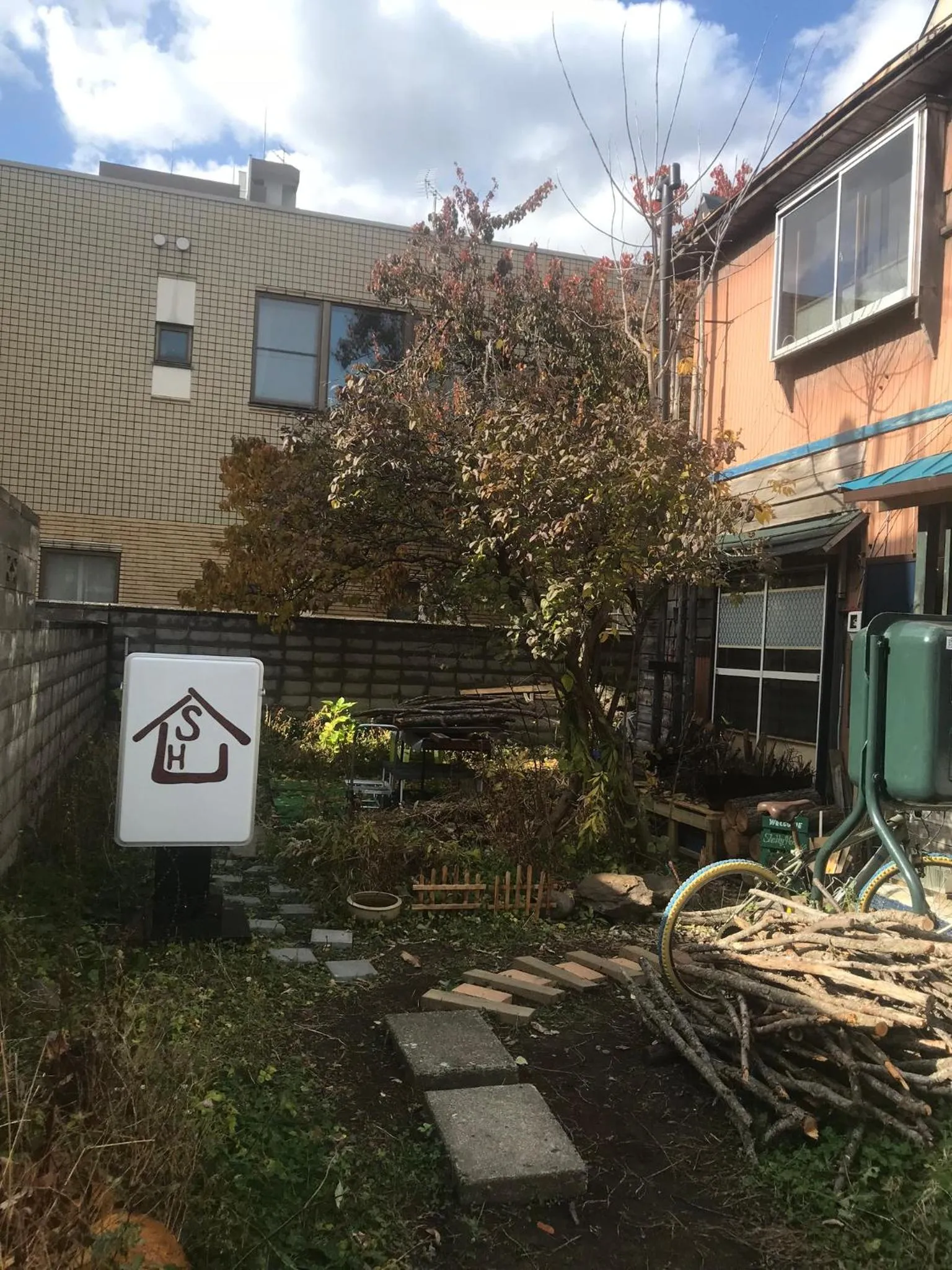 Facade/entrance in Shabby House