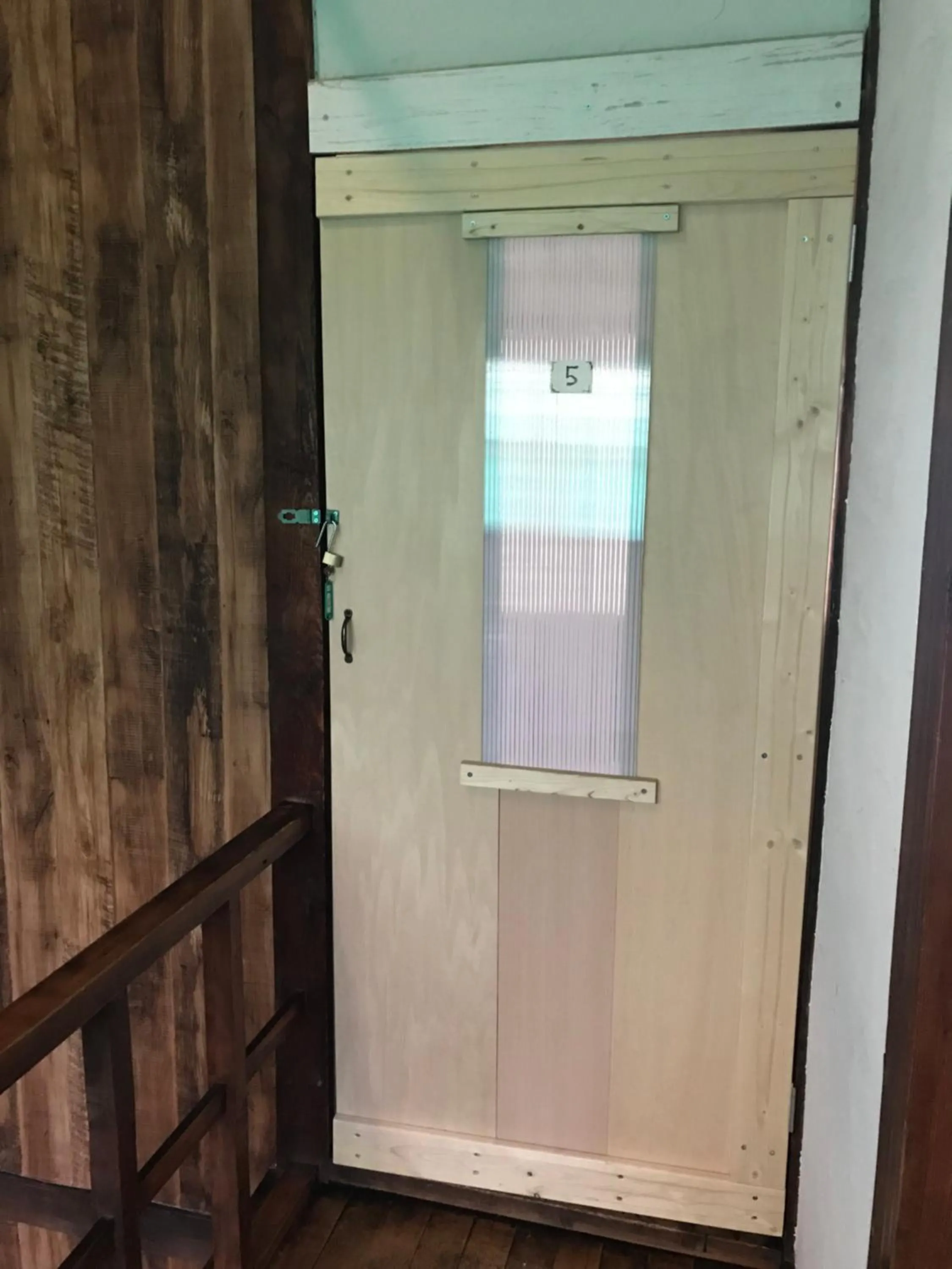 Photo of the whole room in Shabby House
