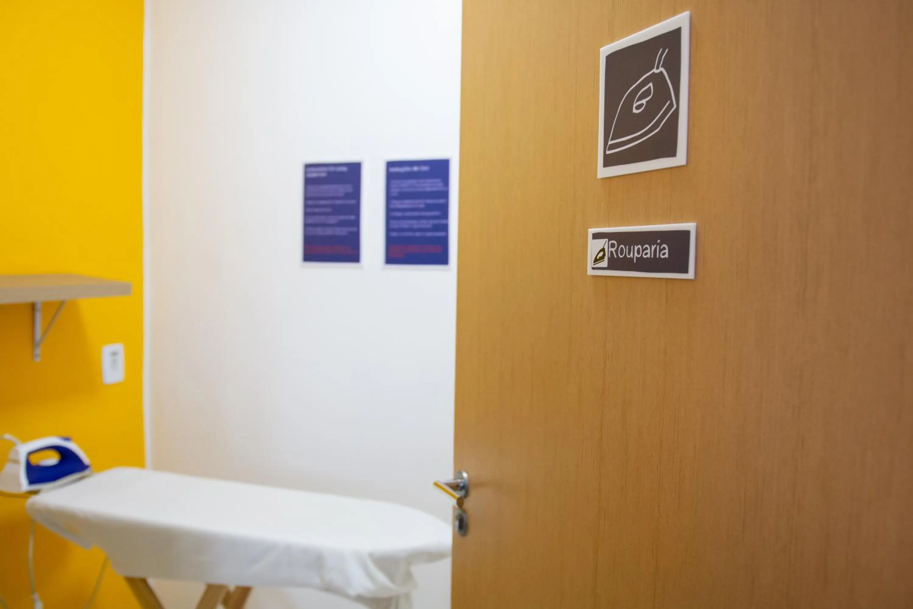 flat iron in ibis budget Muriae