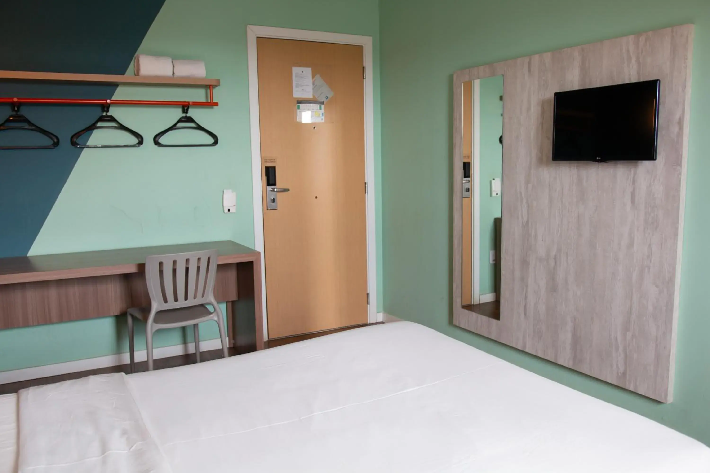 TV and multimedia, Bed in ibis budget Muriae TV and multimedia, Bed in ibis budget Muriae