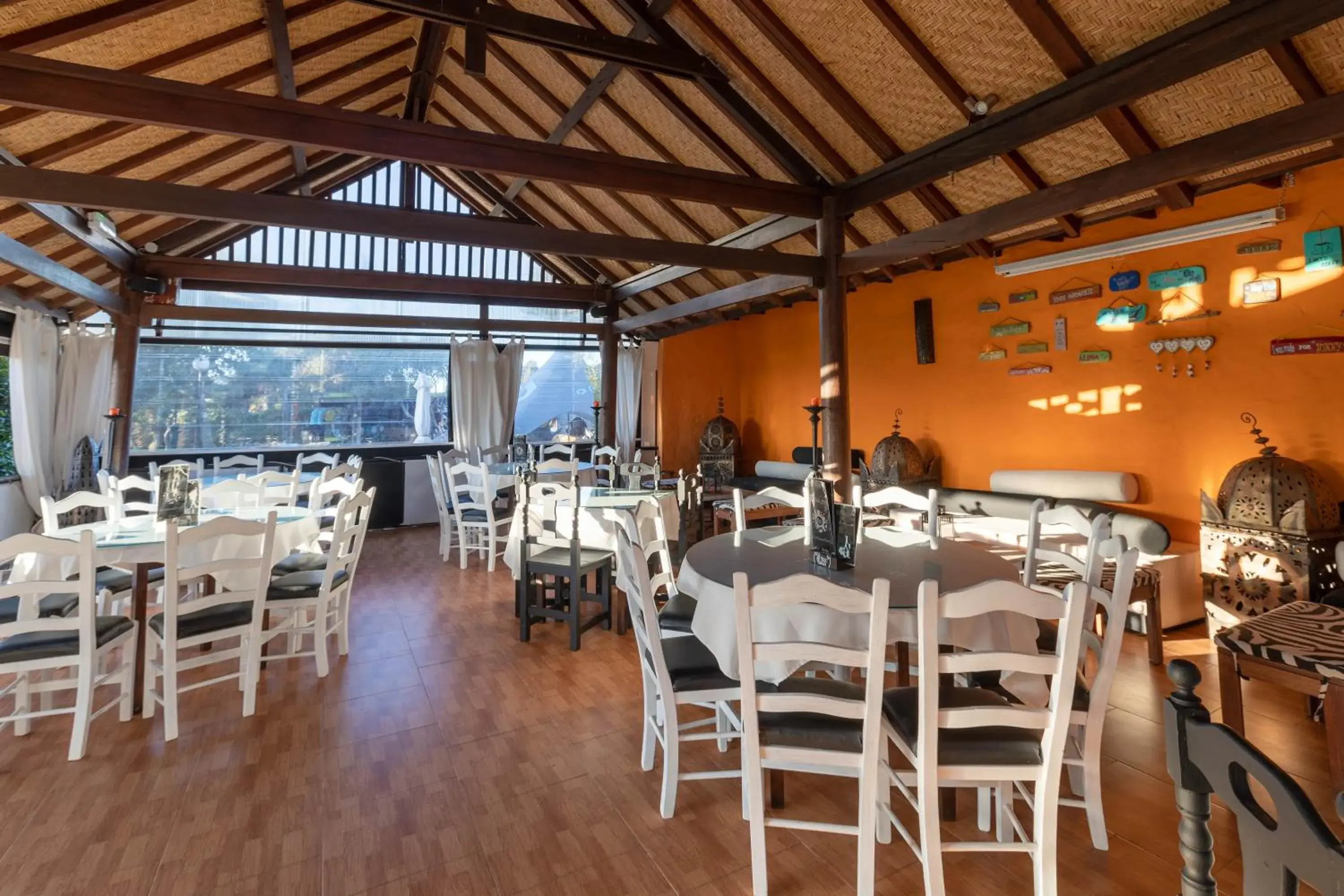 Restaurant/places to eat in Hotel Copacabana Tarifa Beach Restaurant/places to eat in Hotel Copacabana Tarifa Beach