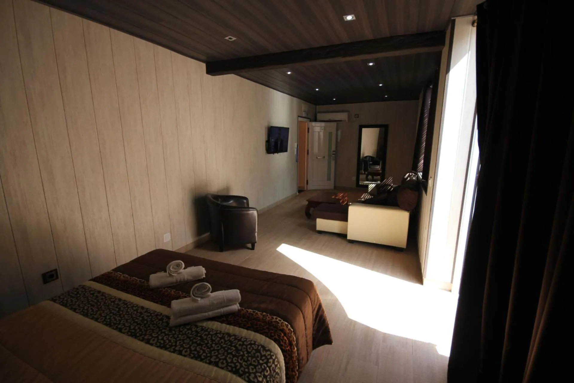 Photo of the whole room, Bed in Hotel Copacabana Tarifa Beach