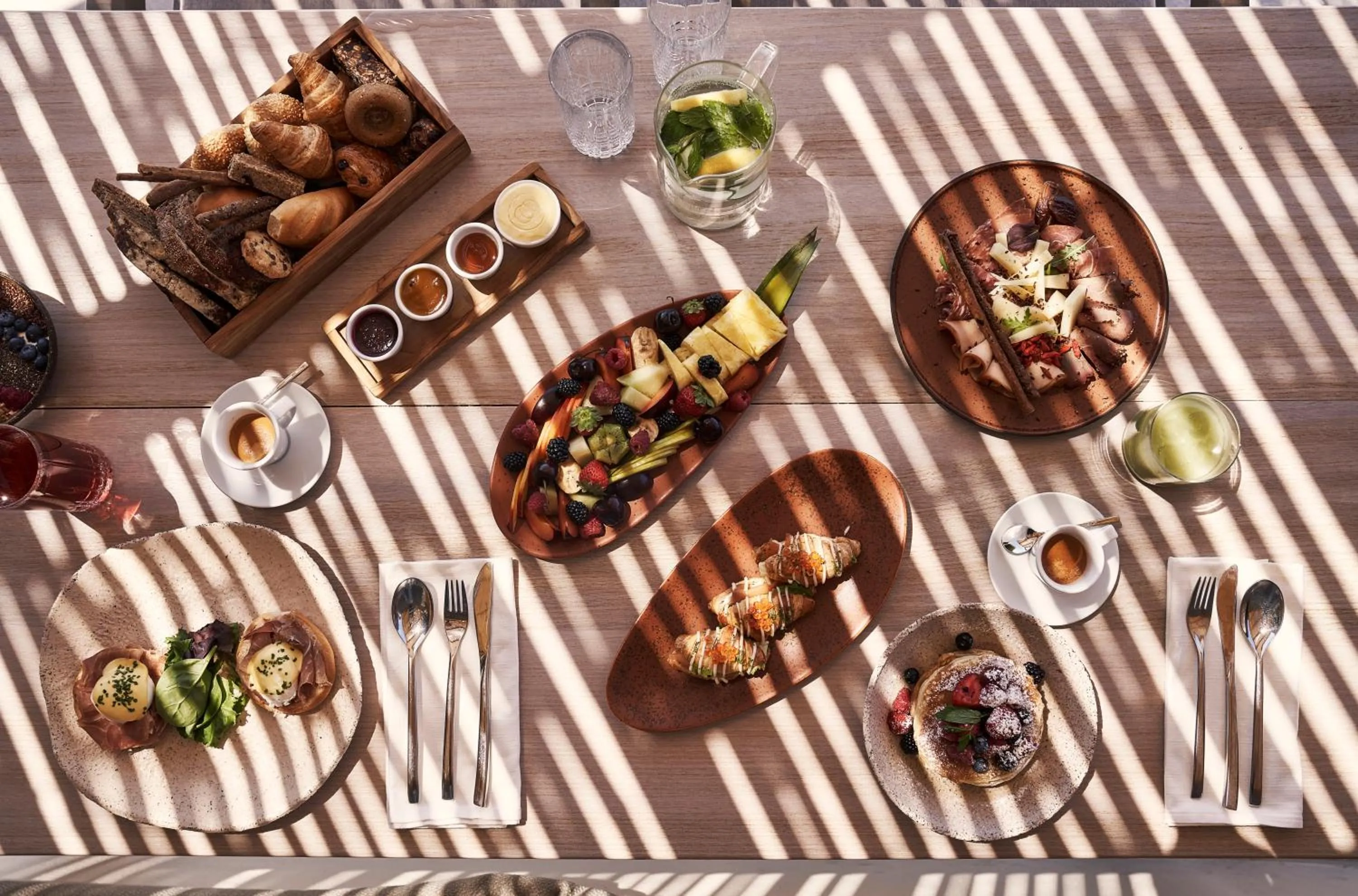 Food and drinks in Canaves Epitome - Small Luxury Hotels of the World