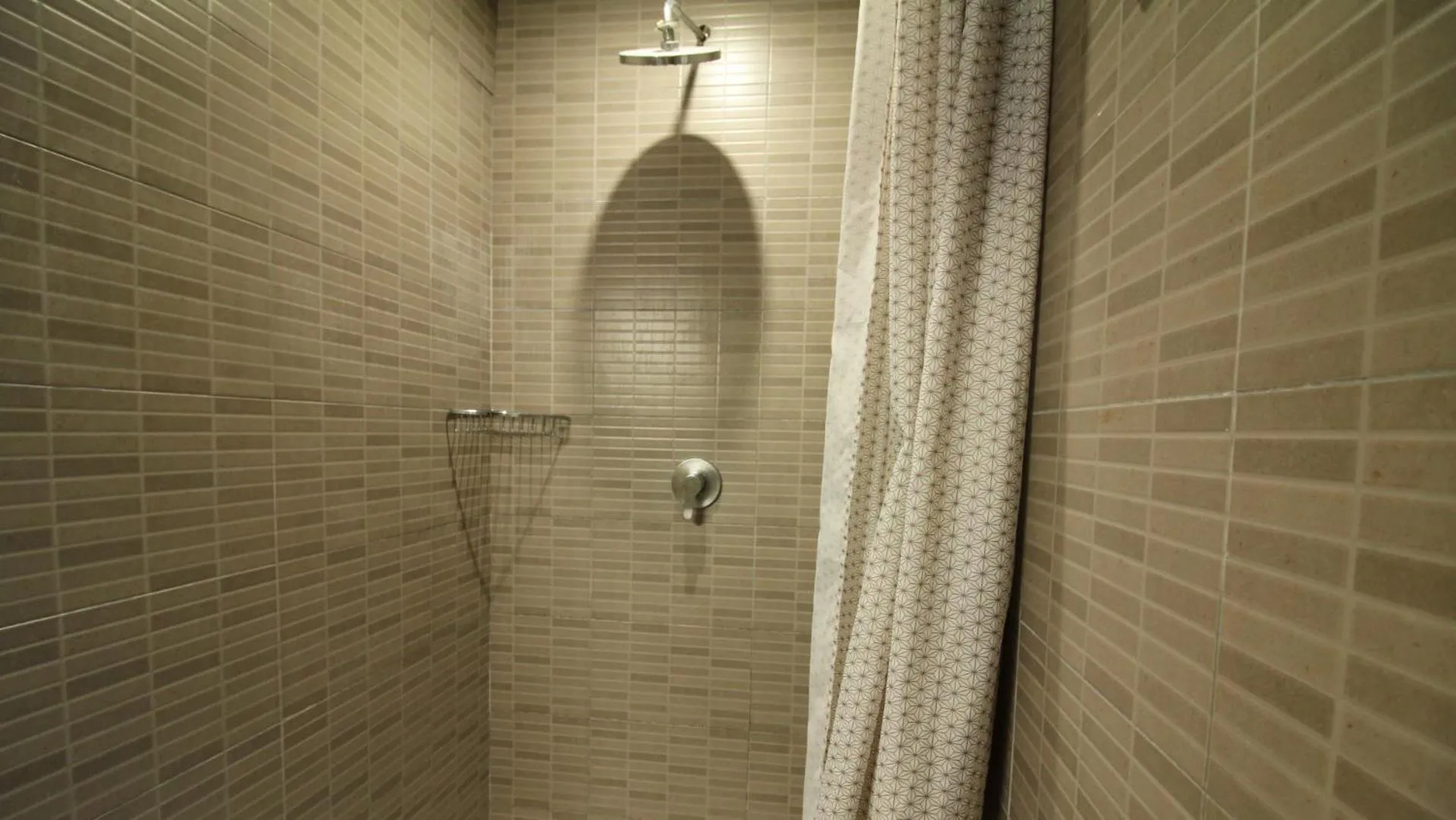 Shower in Paraiso Hostel