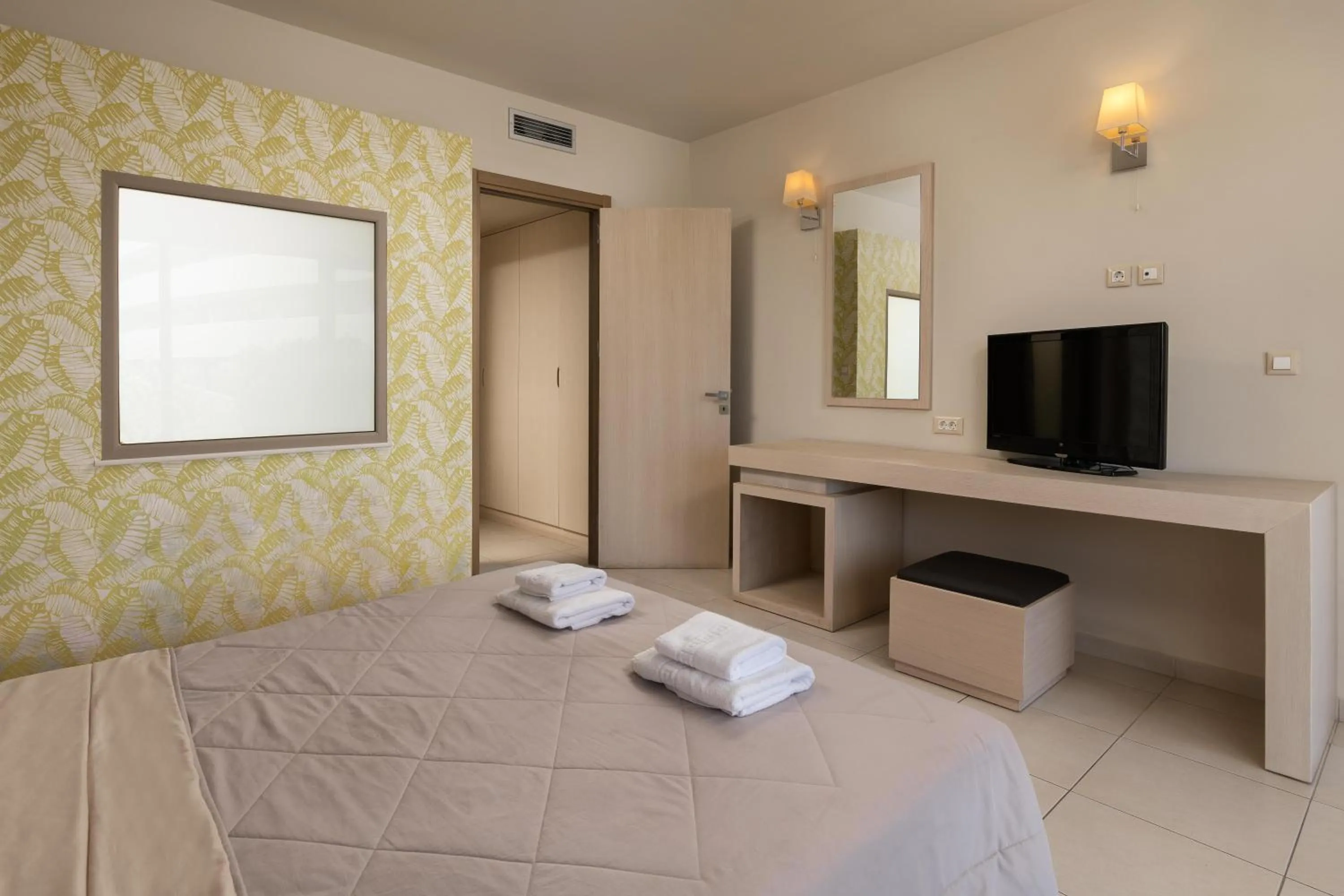 Bedroom, Bed in Virginia Family Resort