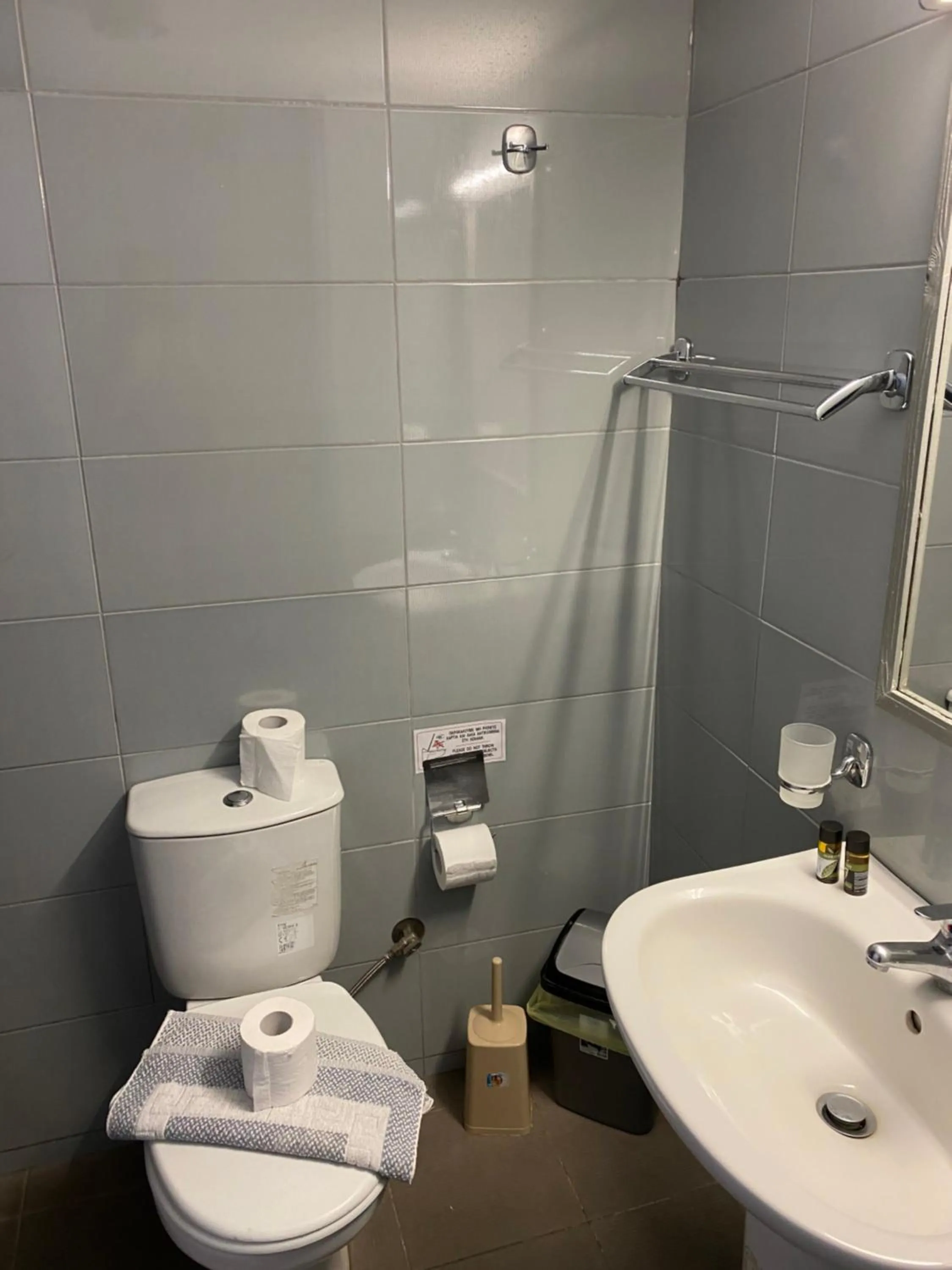 Bathroom in Amaryllis Hotel