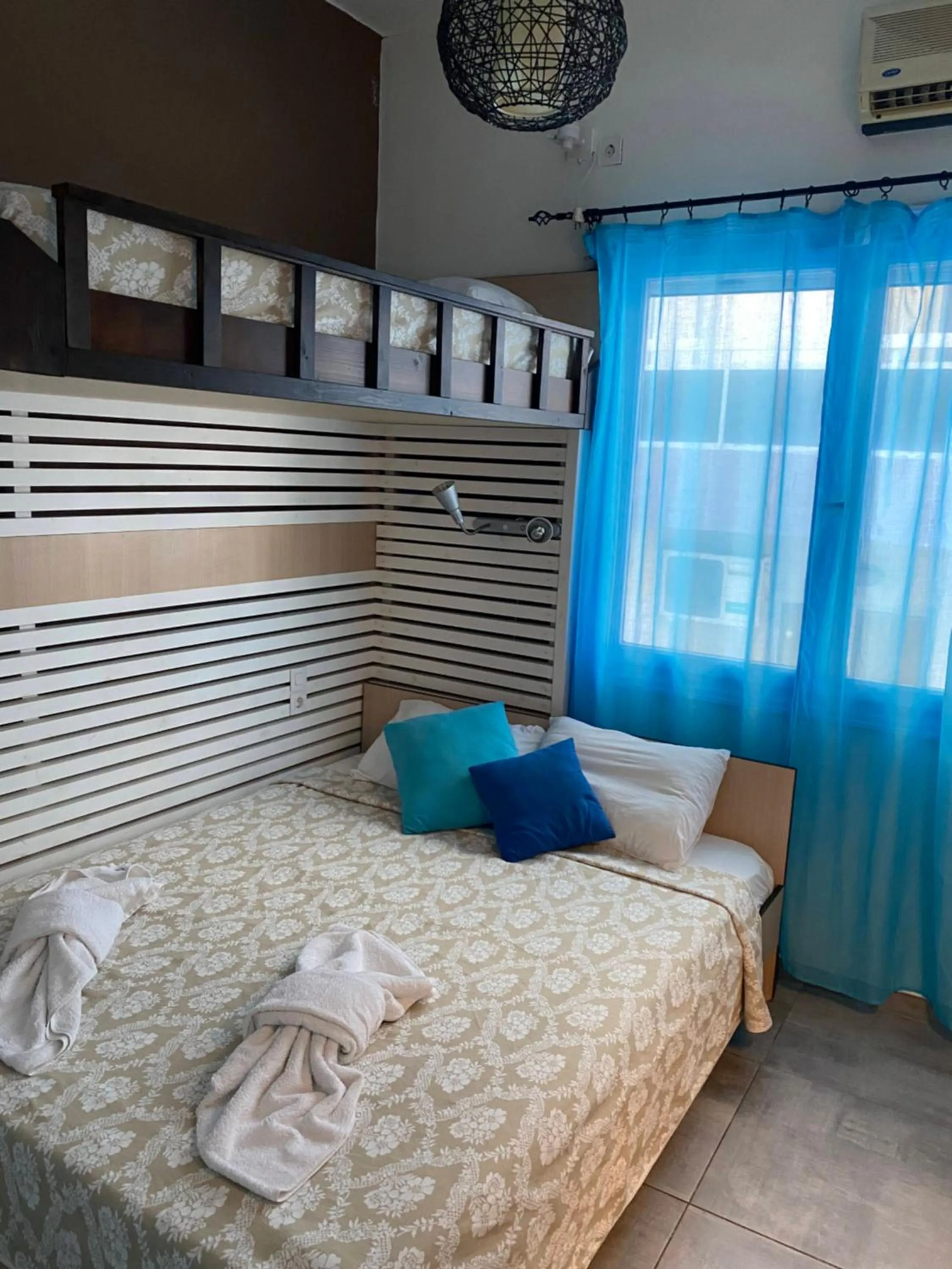 Bed in Amaryllis Hotel