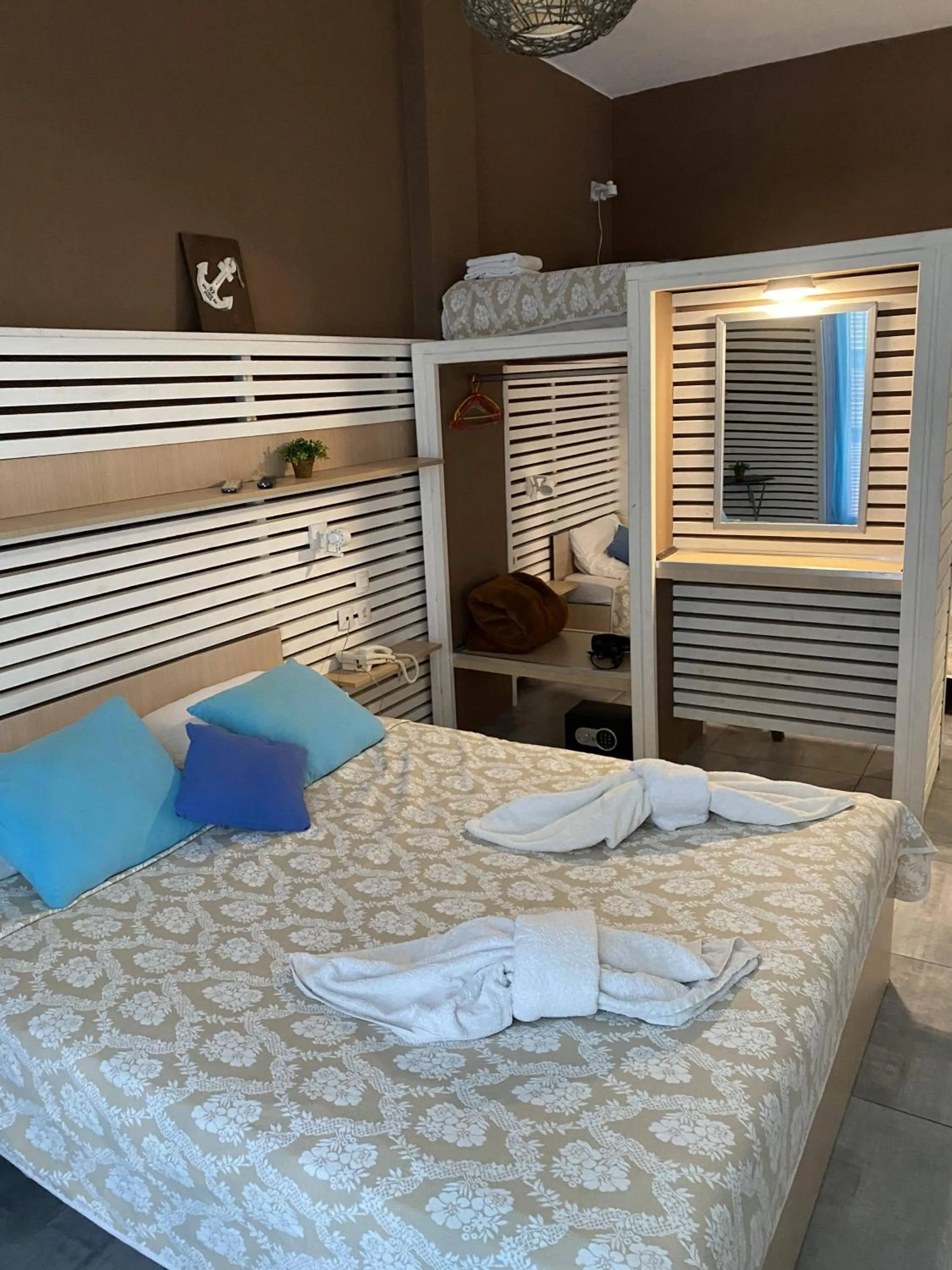 Bed in Amaryllis Hotel