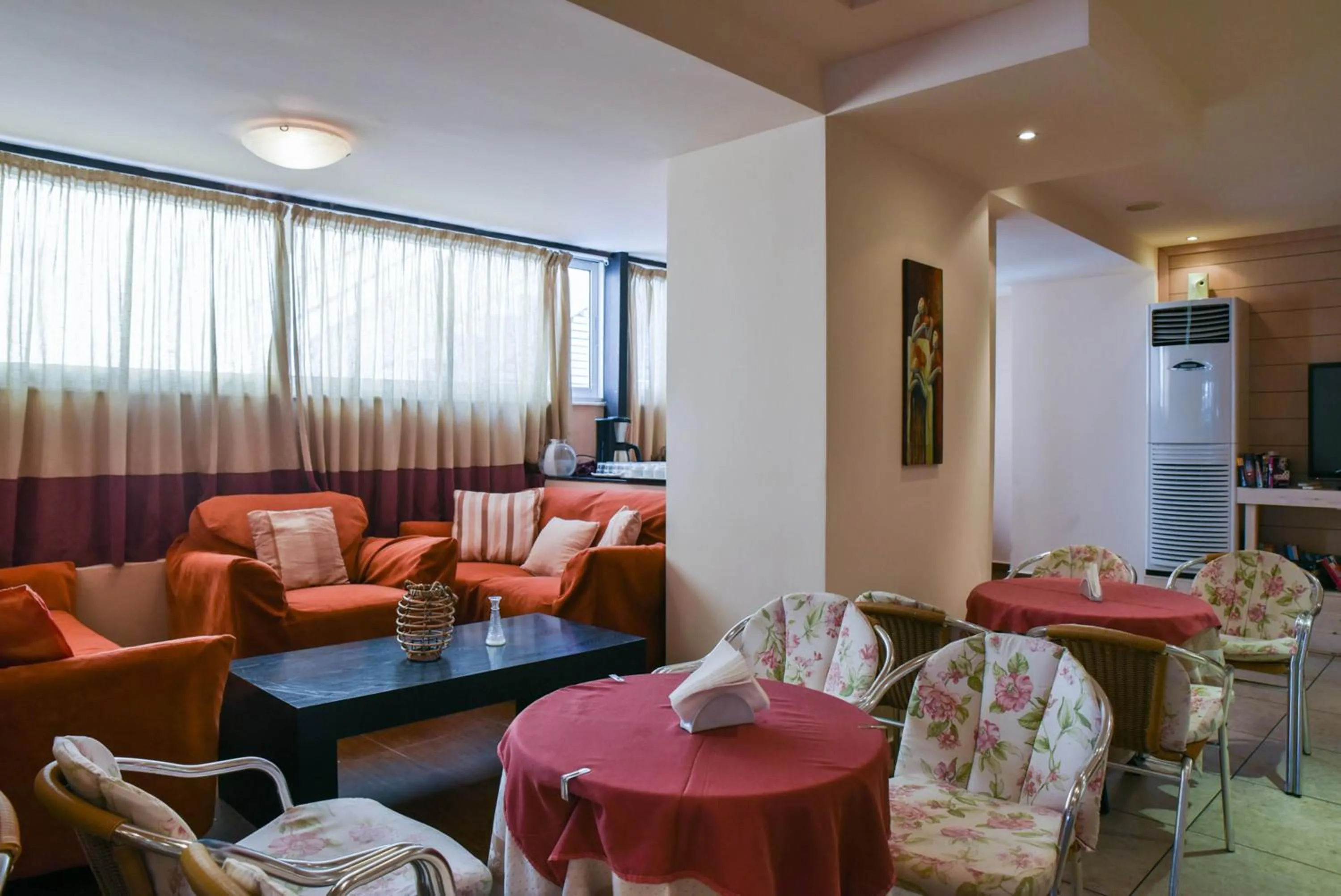 Restaurant/places to eat, Seating Area in Amaryllis Hotel