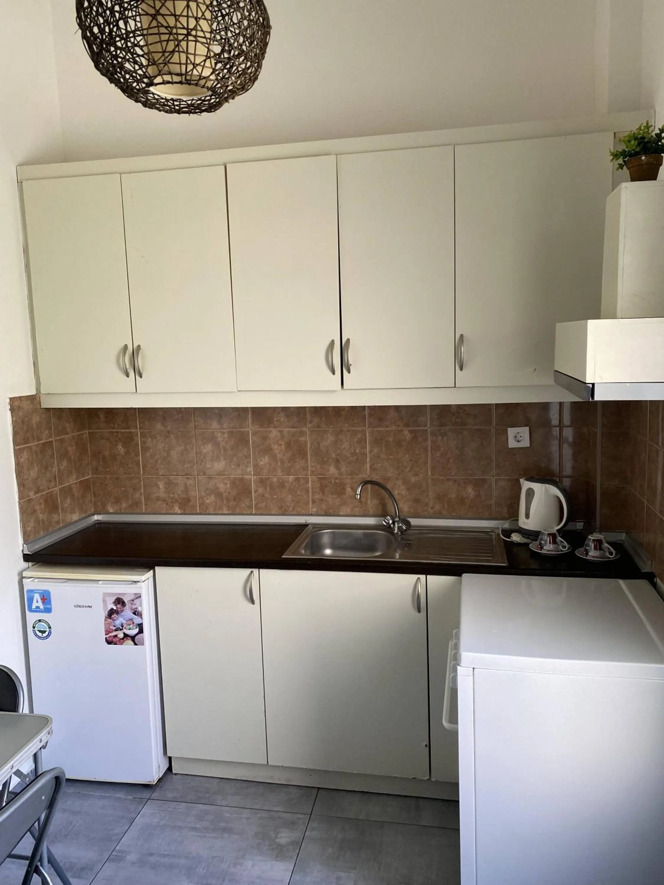 Kitchen/Kitchenette in Amaryllis Hotel