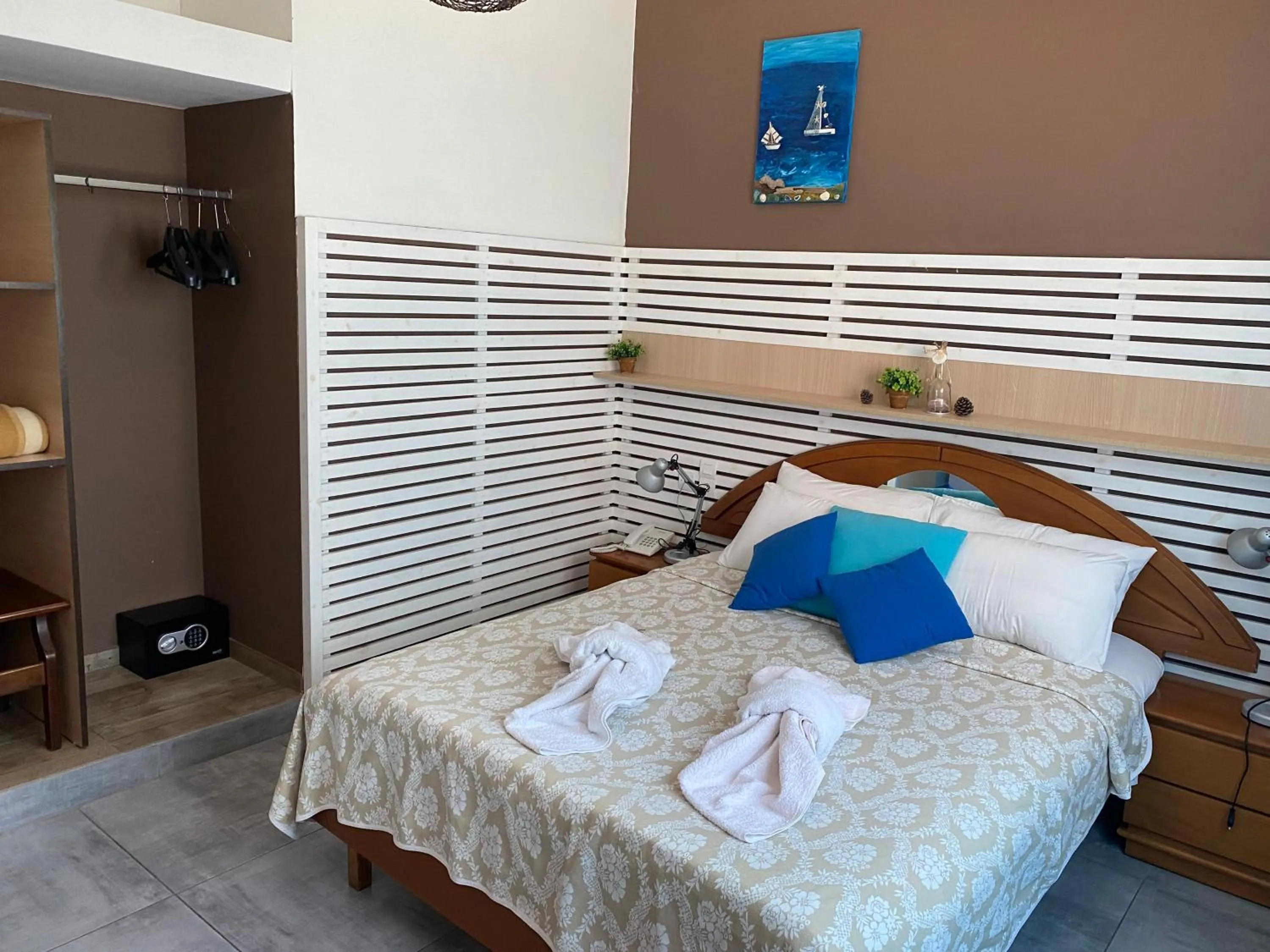 Bed in Amaryllis Hotel