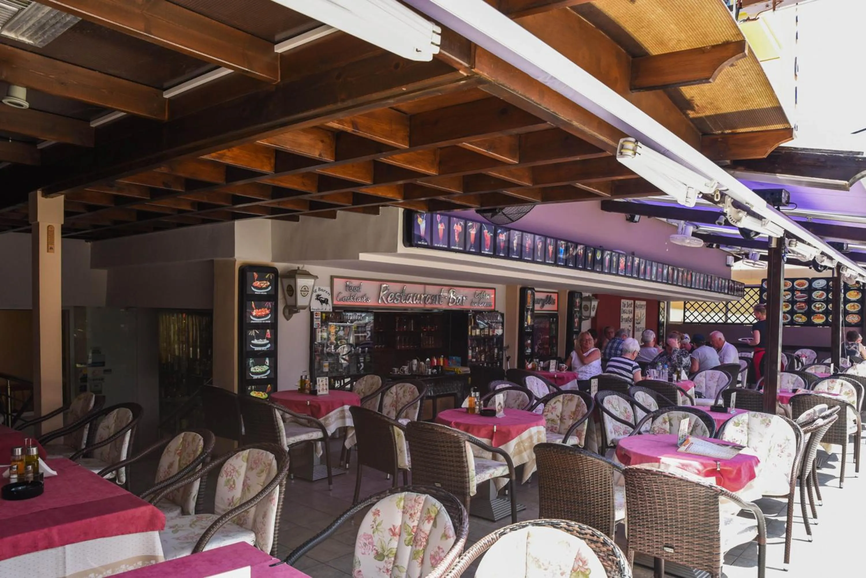 Restaurant/Places to Eat in Amaryllis Hotel