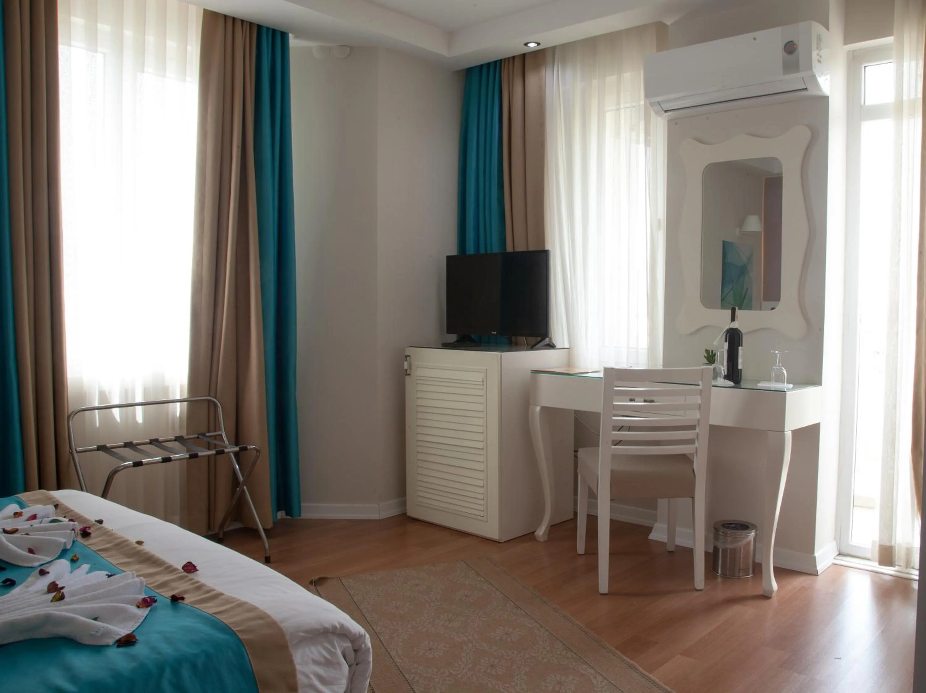 Massage, Bed in Nasa Flora Hotel