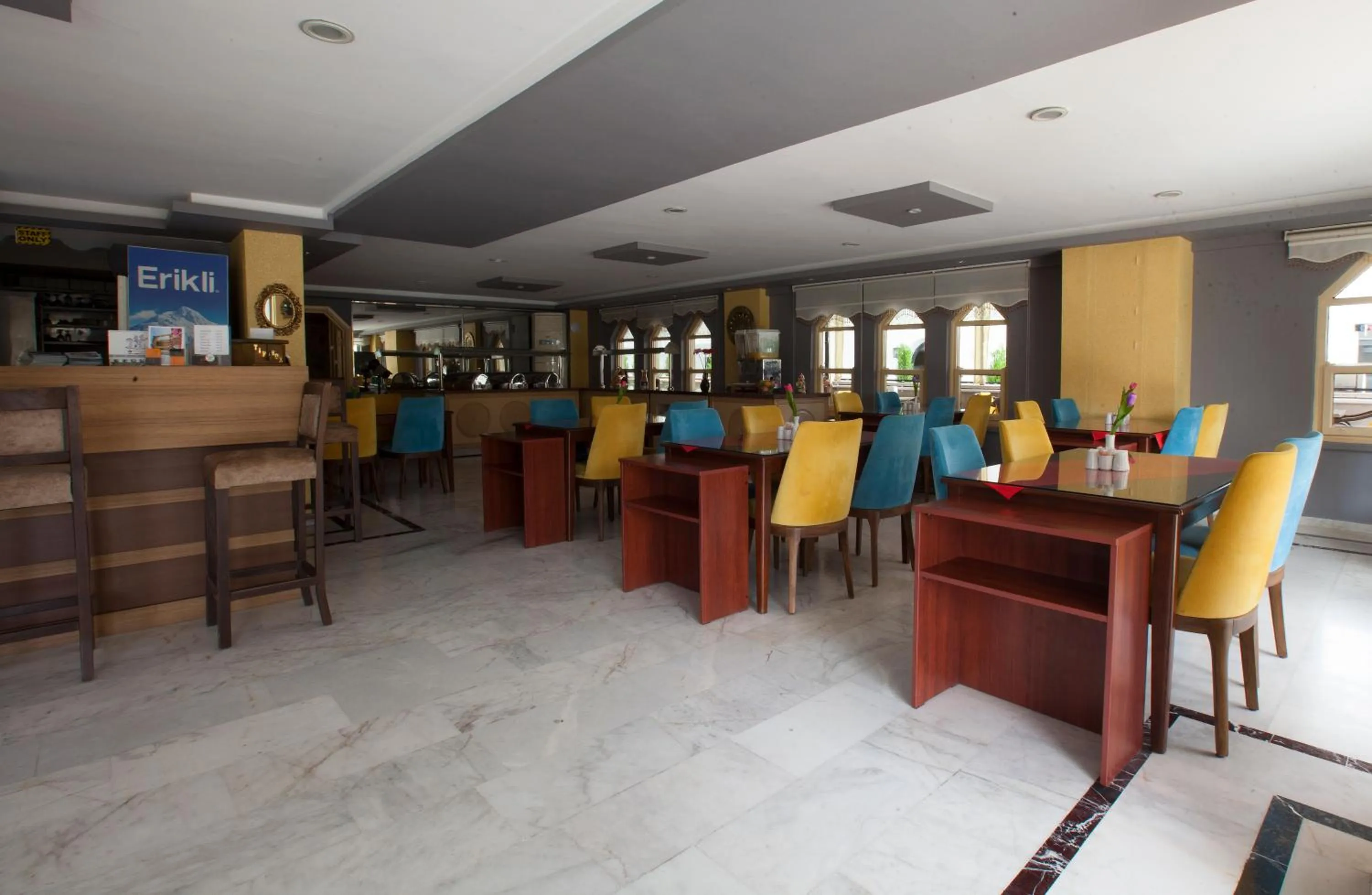 Restaurant/places to eat in Nasa Flora Hotel