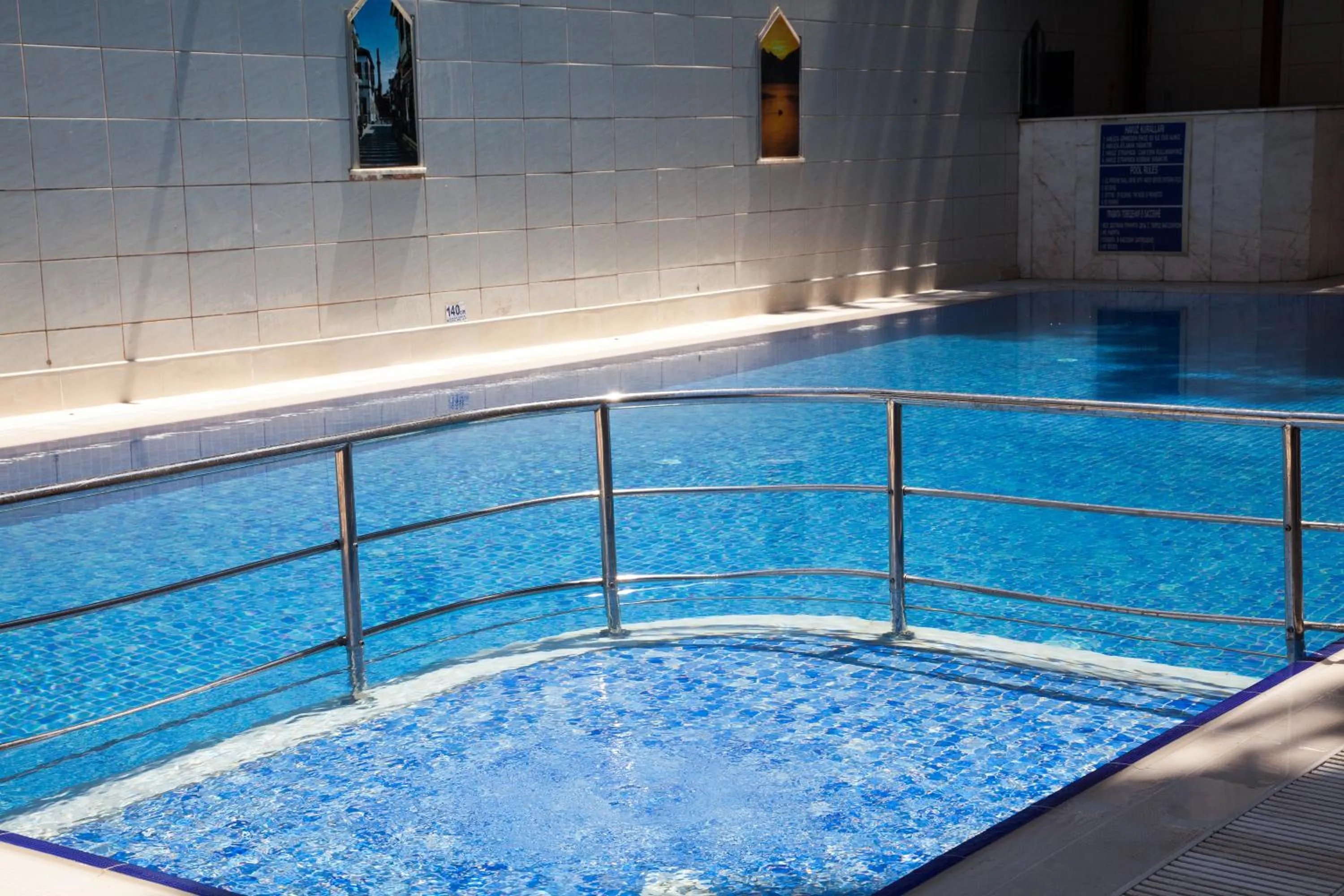 Swimming pool in Nasa Flora Hotel