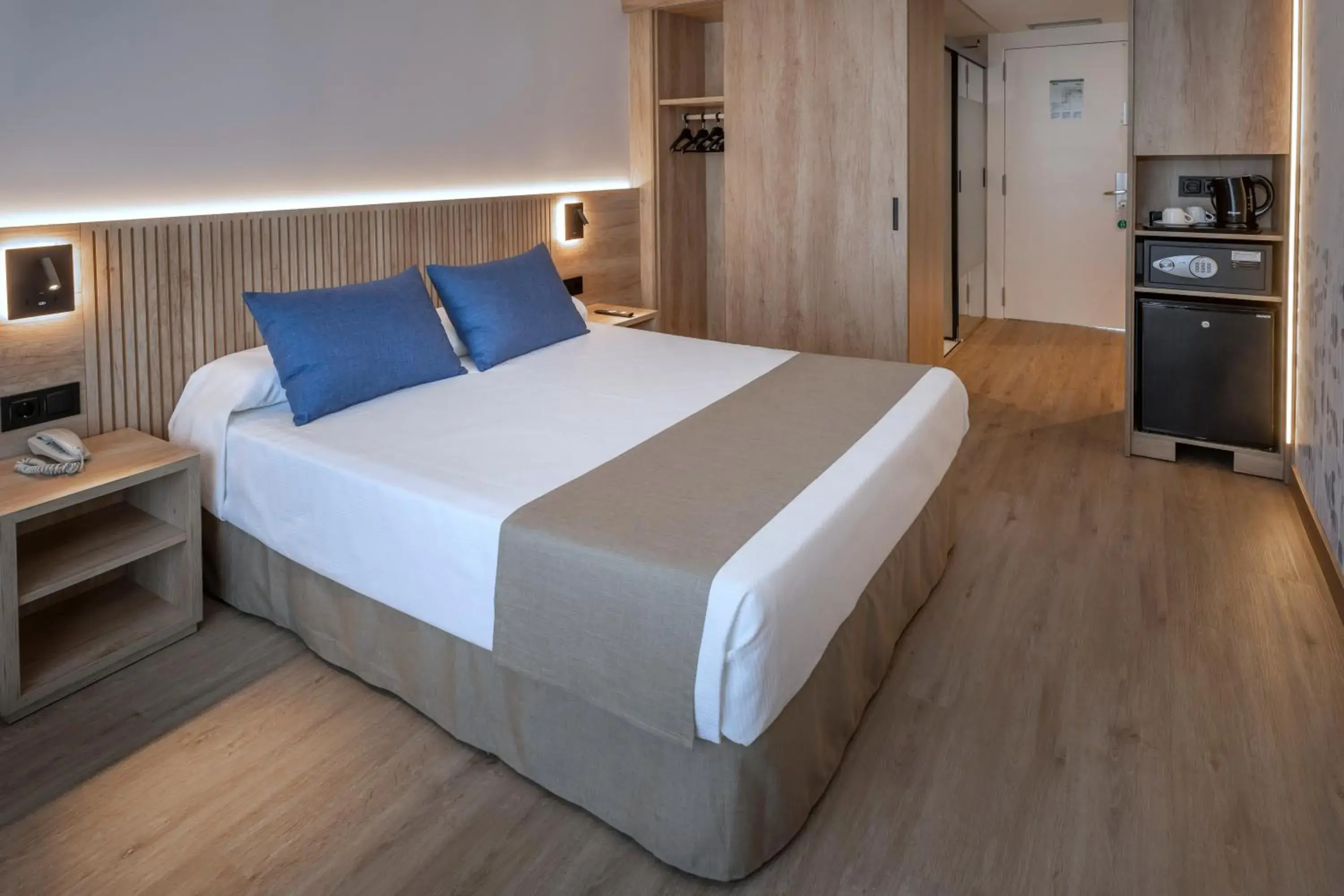 Premium Double Room with Pool View in Hotel Mar Blau Premium Double Room with Pool View in Hotel Mar Blau