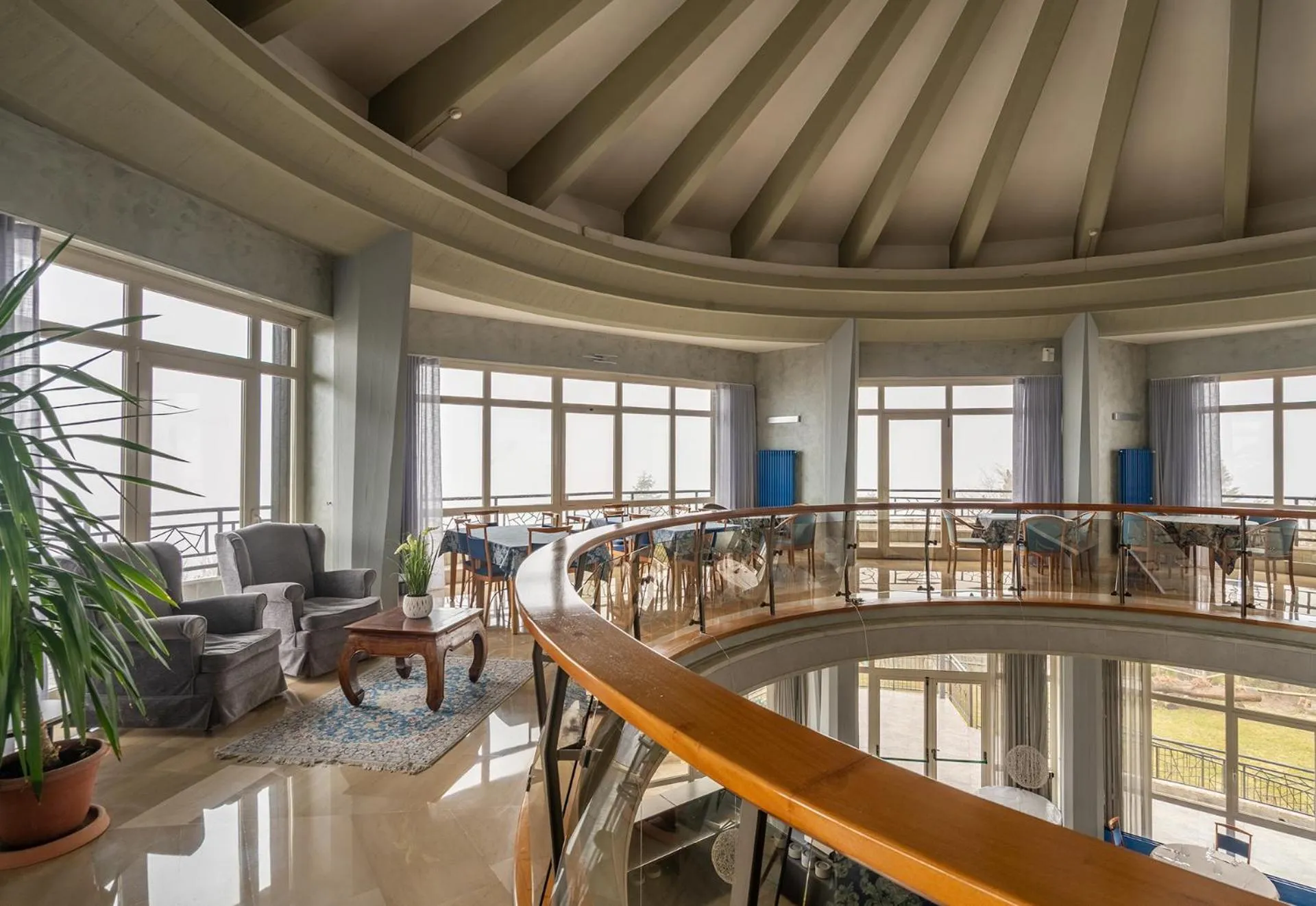 Communal lounge/ TV room in Cipriani Park Hotel