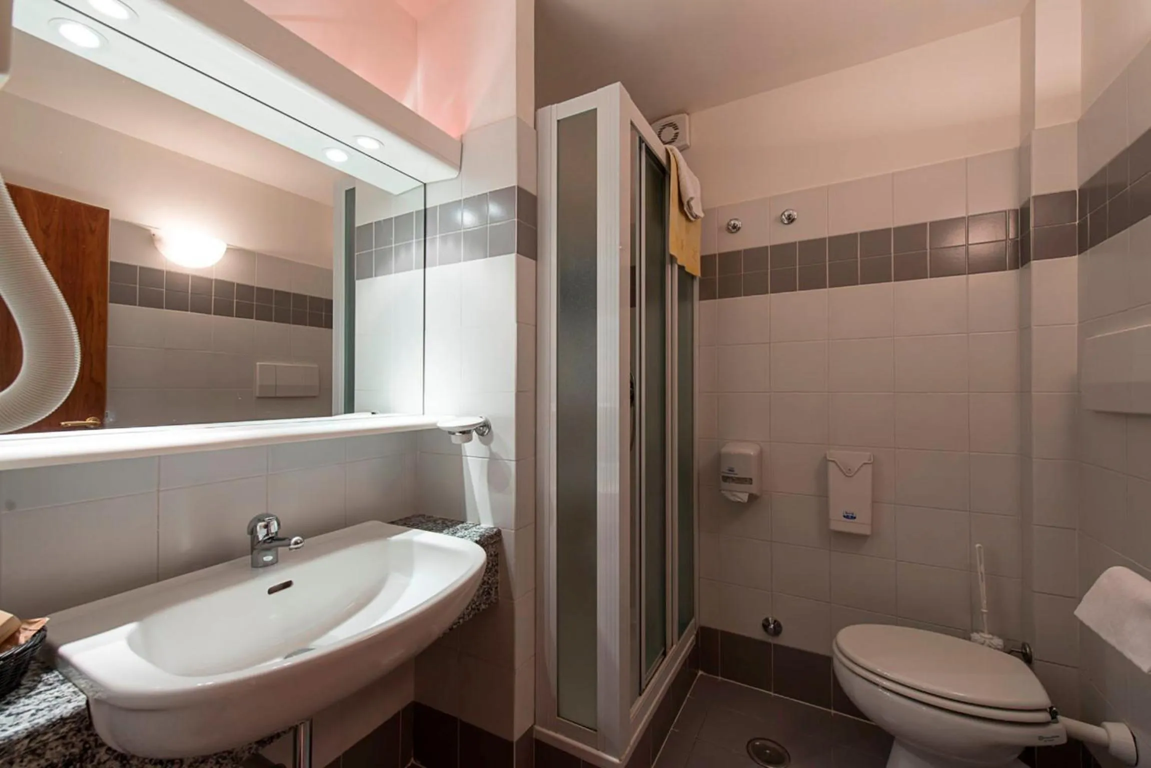 Shower in Cipriani Park Hotel