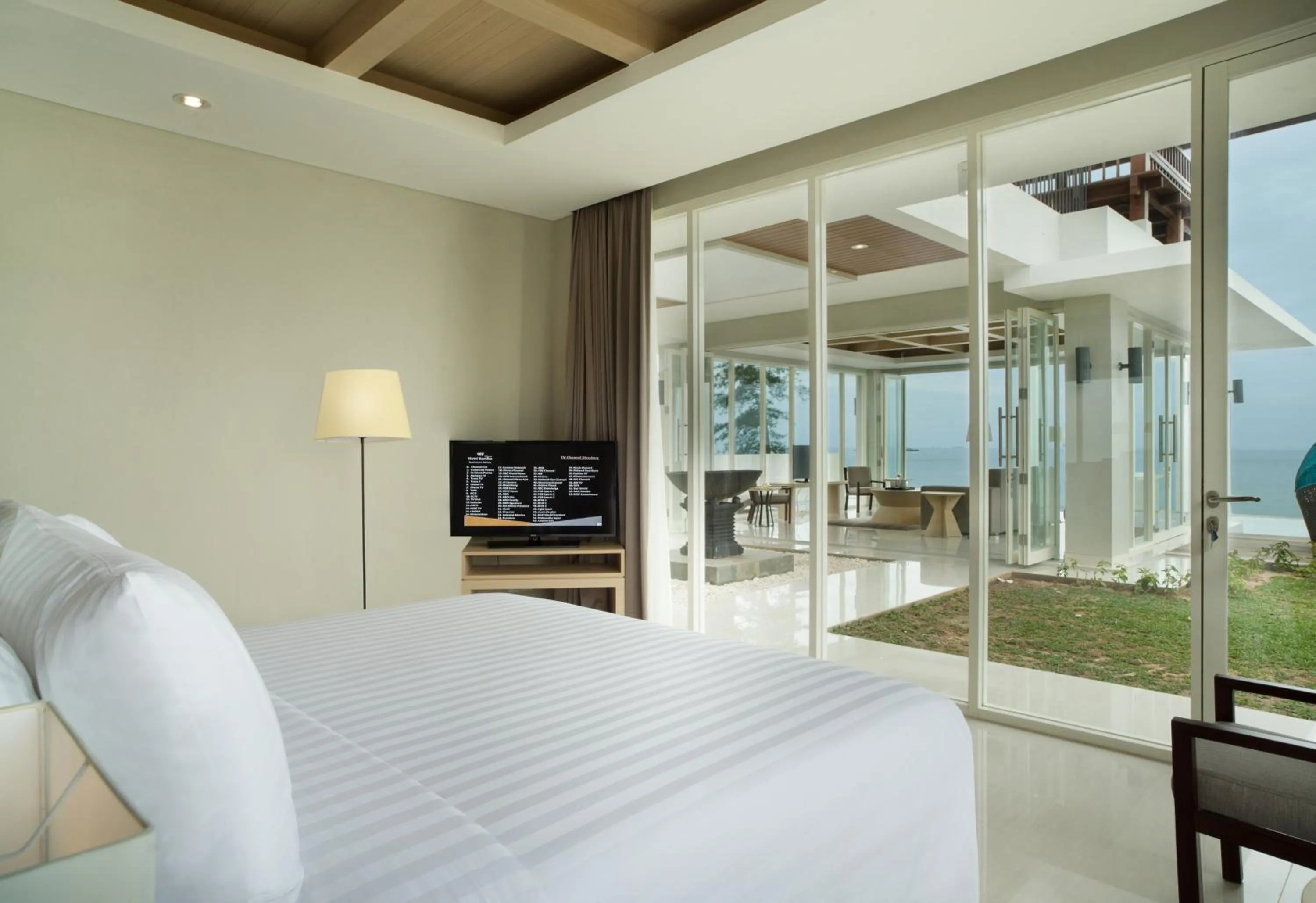 Bedroom, Bed in Hotel Santika Premiere Beach Resort Belitung
