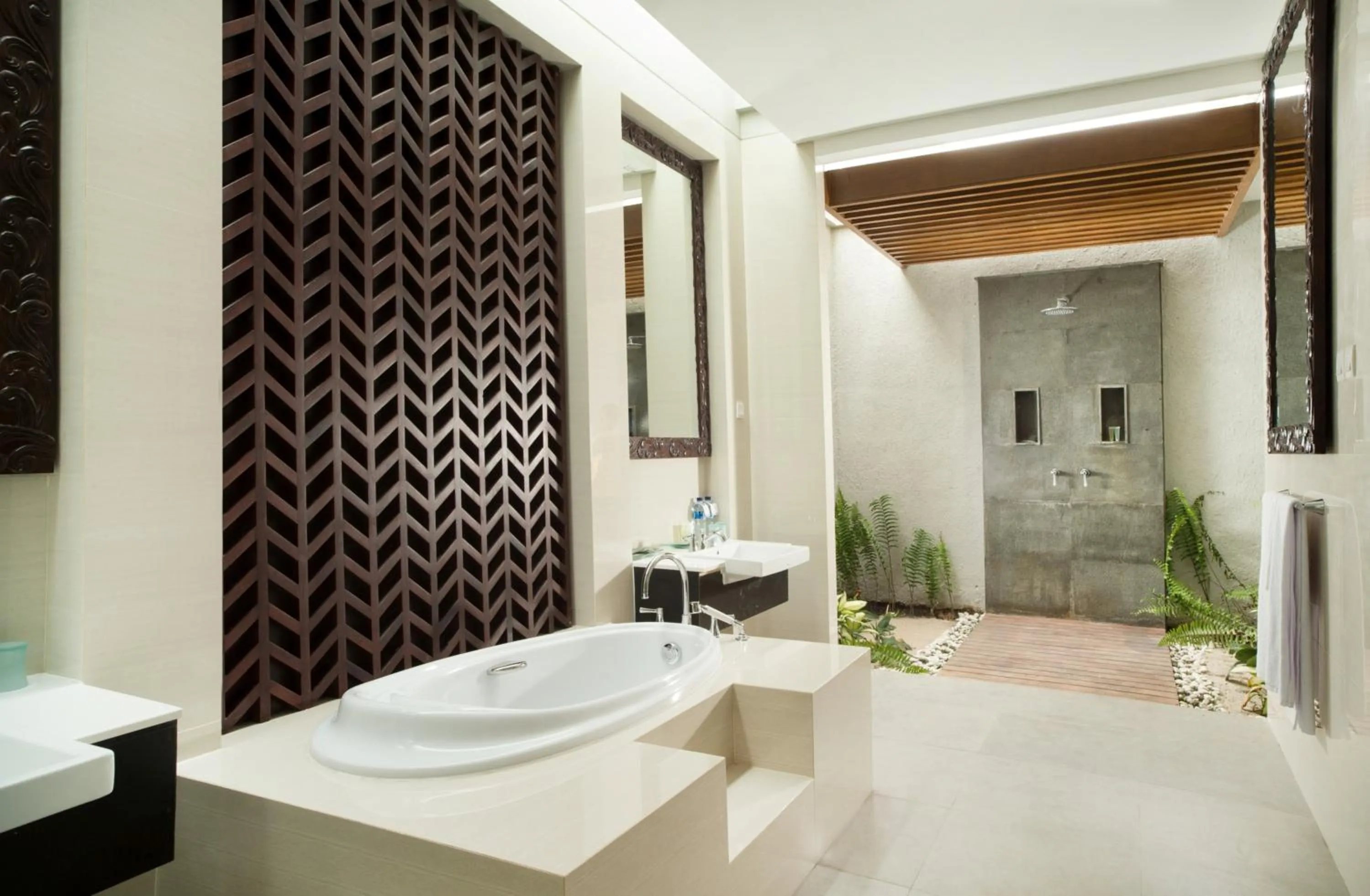 Shower in Hotel Santika Premiere Beach Resort Belitung