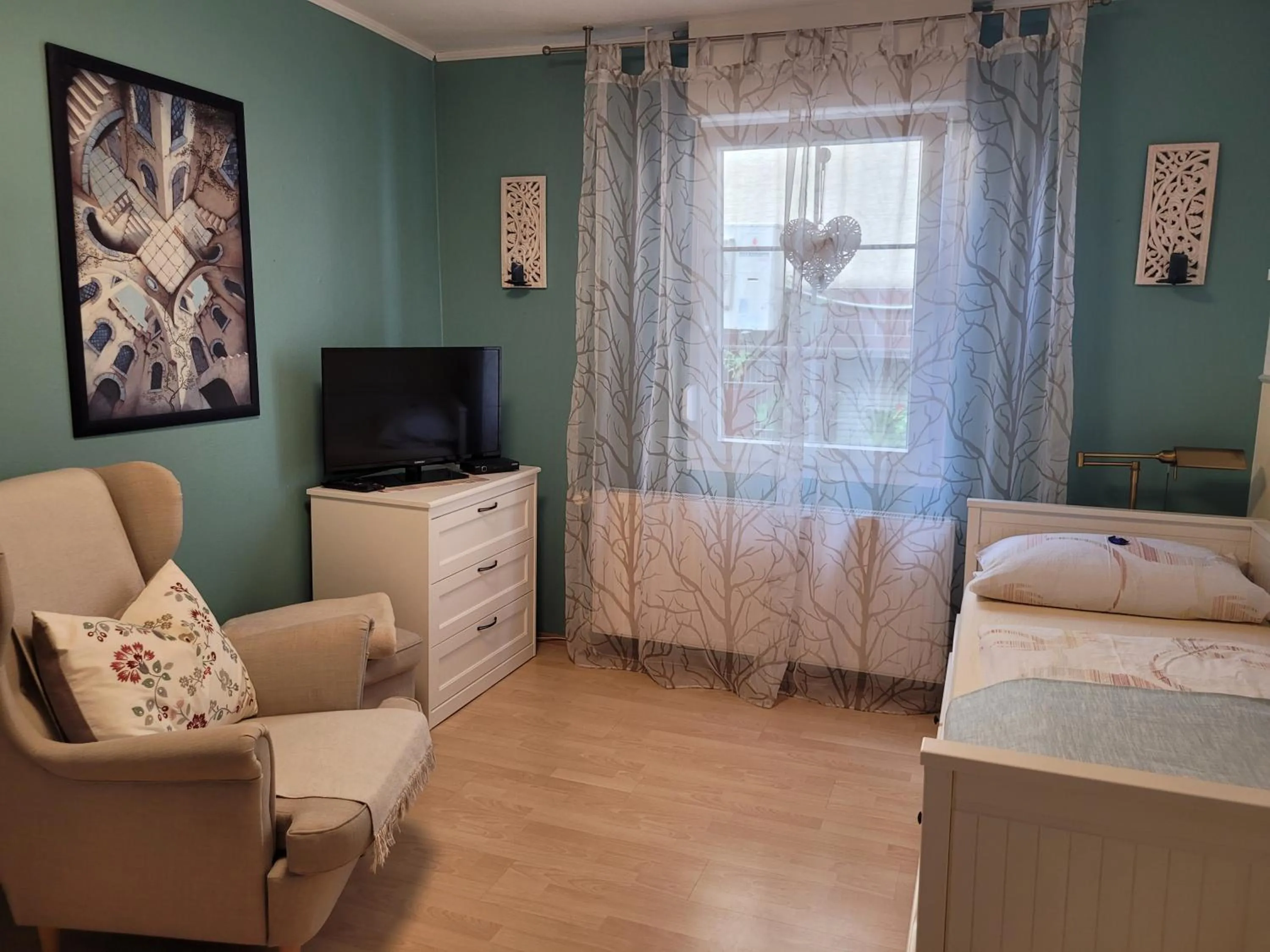 Photo of the whole room, Bed in Gästehaus Kampik