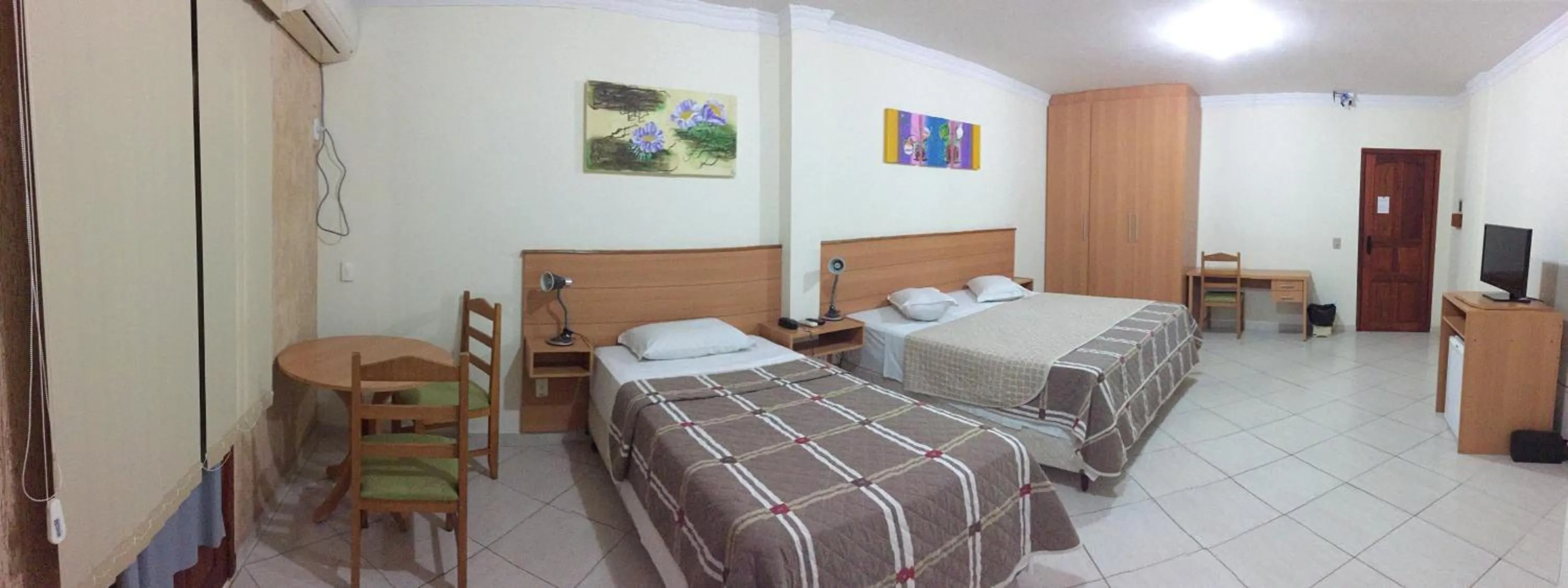 Living room, Bed in Magnus Plaza Hotel