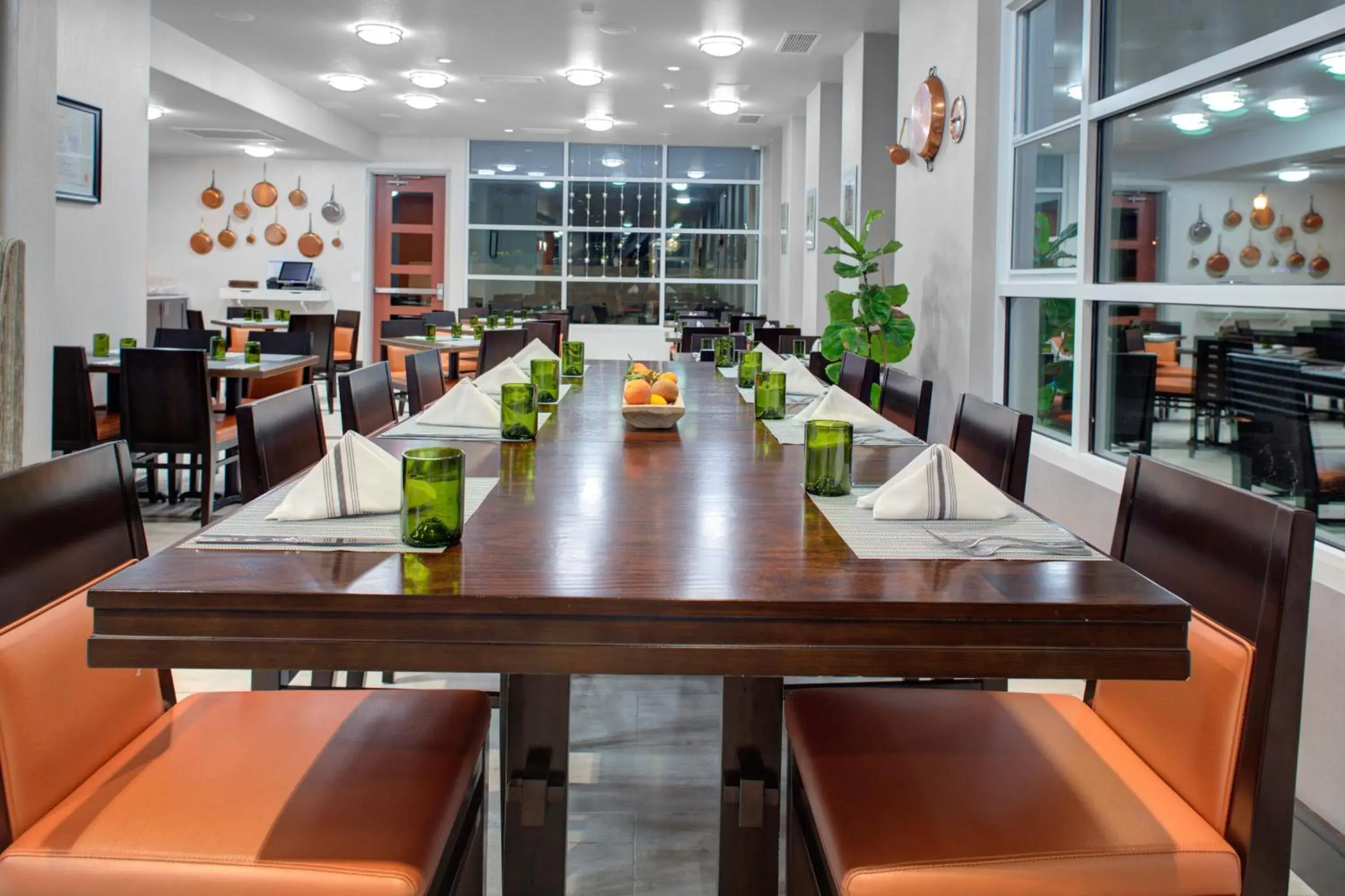 Restaurant/places to eat in Holiday Inn Windsor - Wine Country by IHG Restaurant/places to eat in Holiday Inn Windsor - Wine Country by IHG