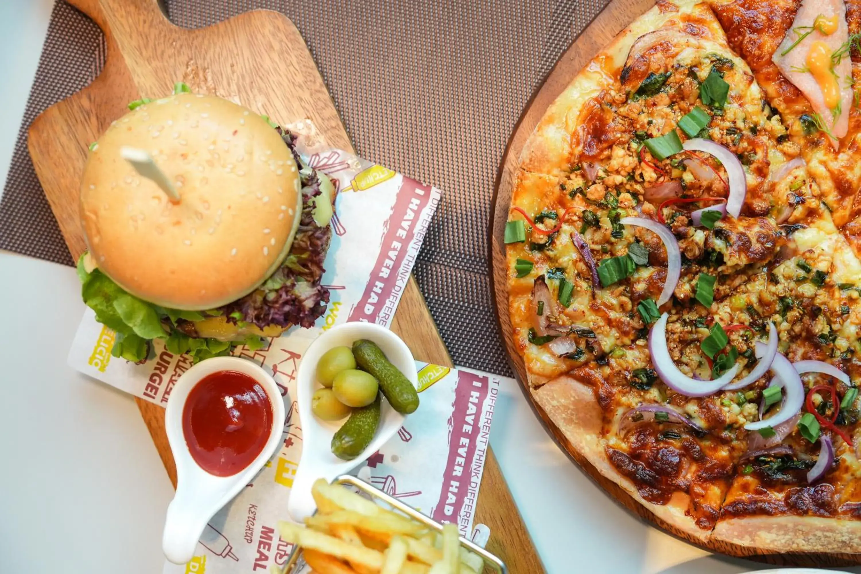 Restaurant/places to eat in Holiday Inn Express Bangkok Soi Soonvijai by IHG Restaurant/places to eat in Holiday Inn Express Bangkok Soi Soonvijai by IHG