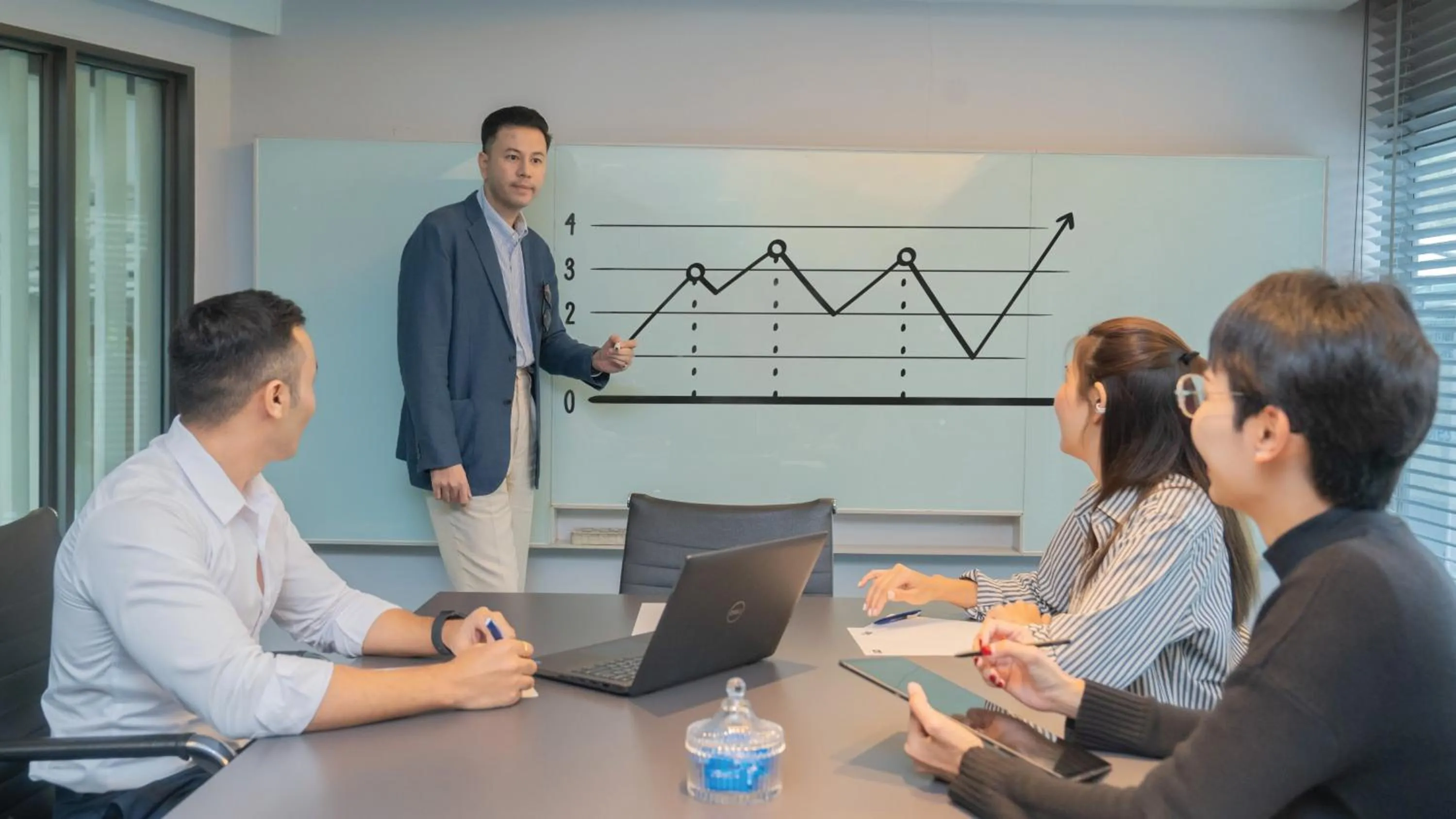 Meeting/conference room in Holiday Inn Express Bangkok Soi Soonvijai by IHG