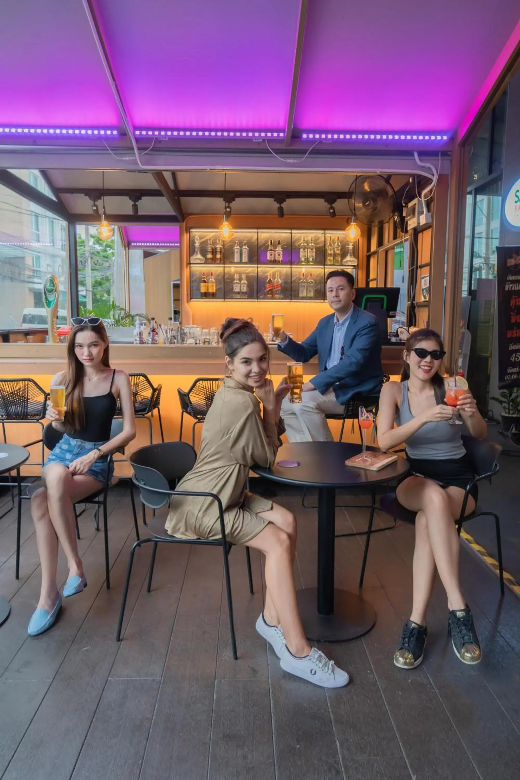 Restaurant/places to eat in Holiday Inn Express Bangkok Soi Soonvijai by IHG Restaurant/places to eat in Holiday Inn Express Bangkok Soi Soonvijai by IHG