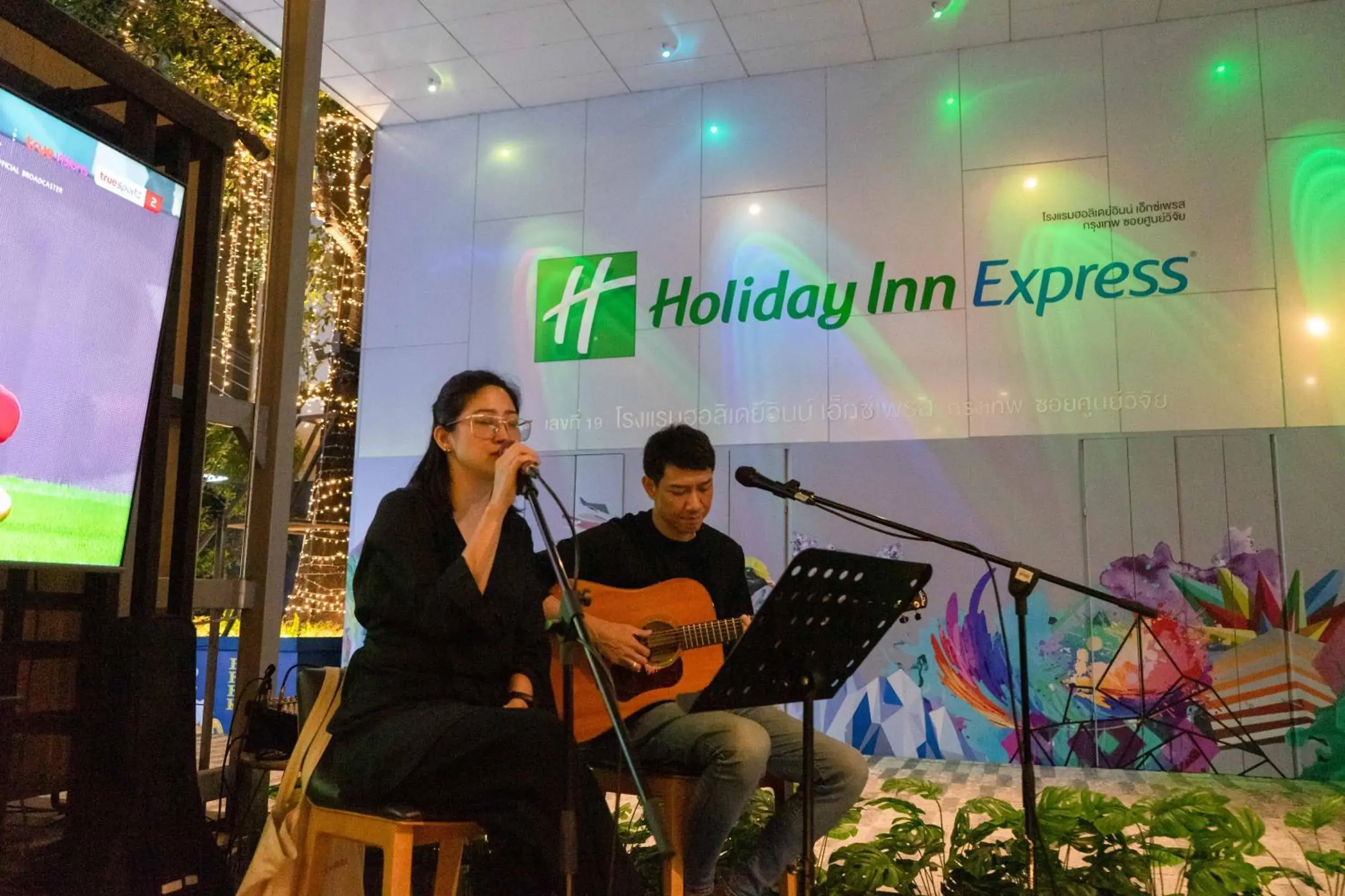 Restaurant/places to eat in Holiday Inn Express Bangkok Soi Soonvijai by IHG Restaurant/places to eat in Holiday Inn Express Bangkok Soi Soonvijai by IHG