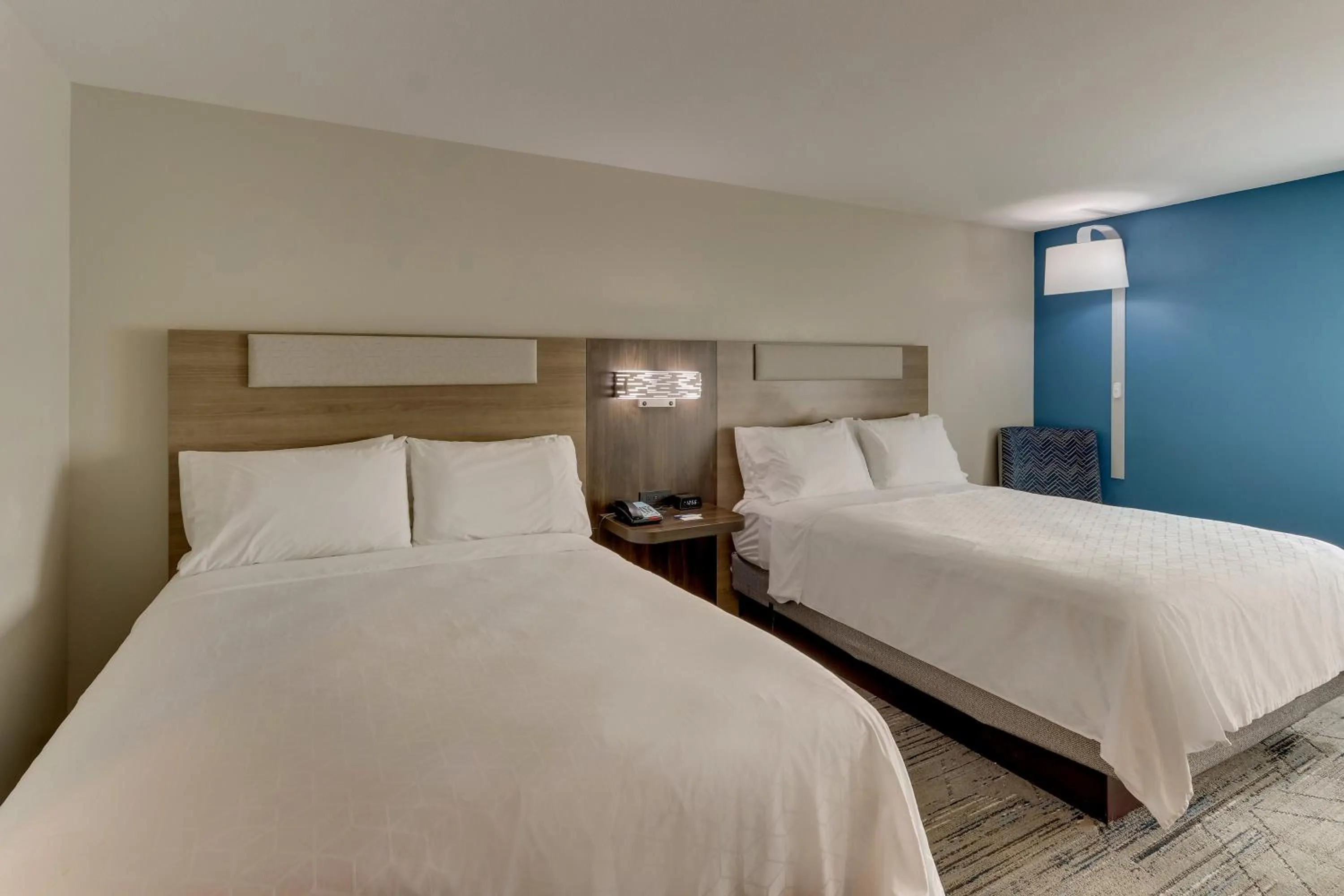 Photo of the whole room, Bed in Holiday Inn Express & Suites Columbus North by IHG