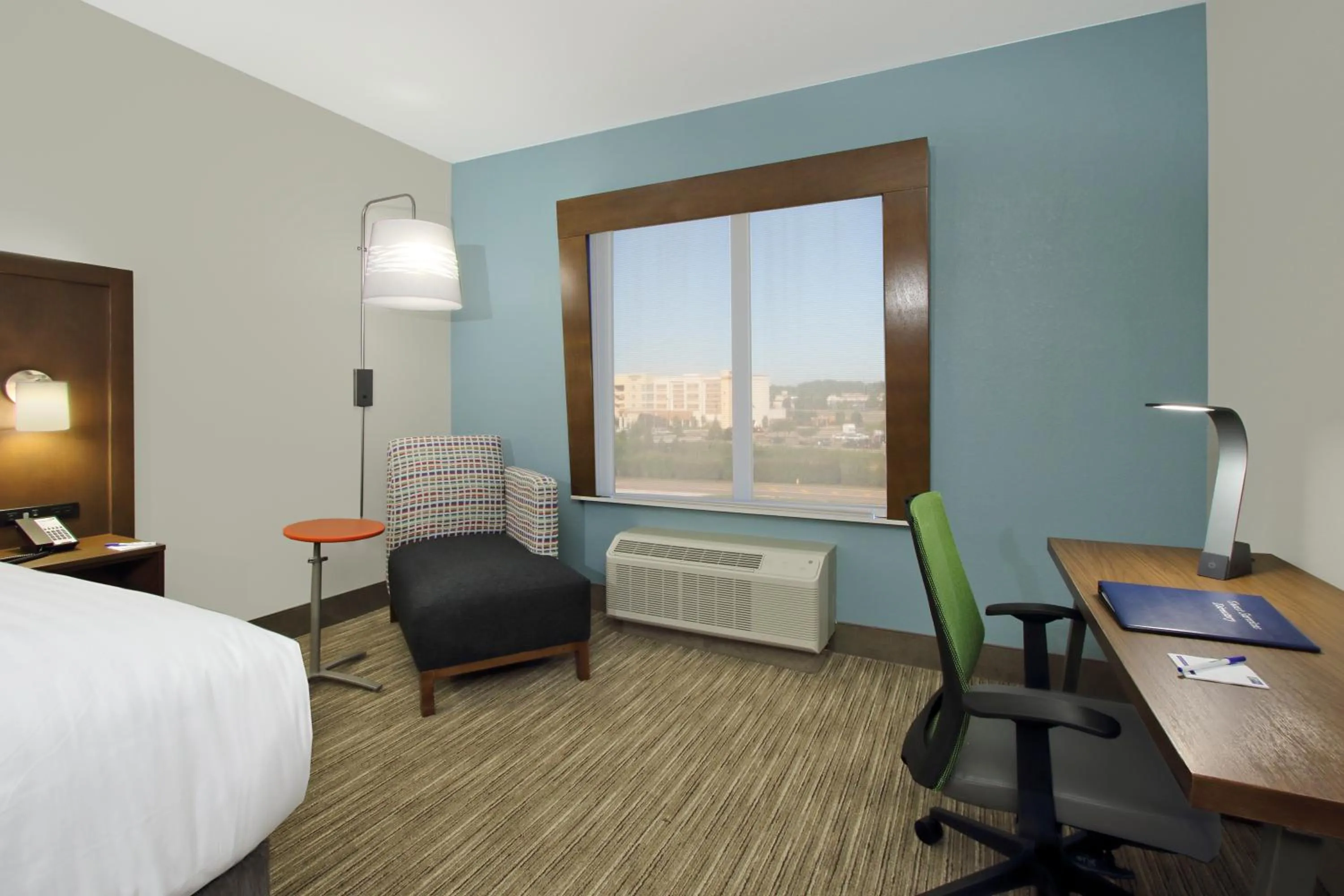 Seating area, Bed in Holiday Inn Express & Suites Columbus North by IHG