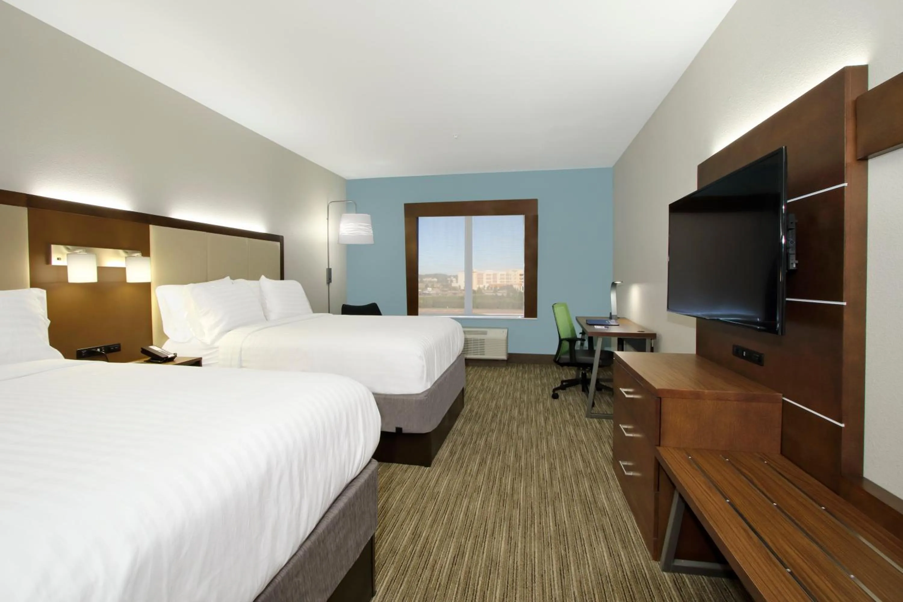 Photo of the whole room, Bed in Holiday Inn Express & Suites Columbus North by IHG