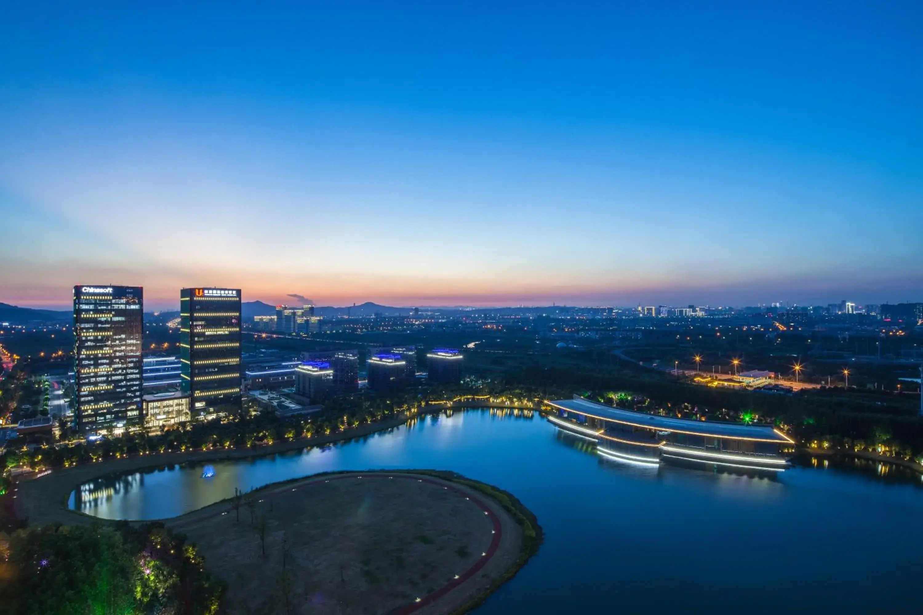 Lake view in Holiday Inn Nanjing Qinhuai South by IHG Lake view in Holiday Inn Nanjing Qinhuai South by IHG