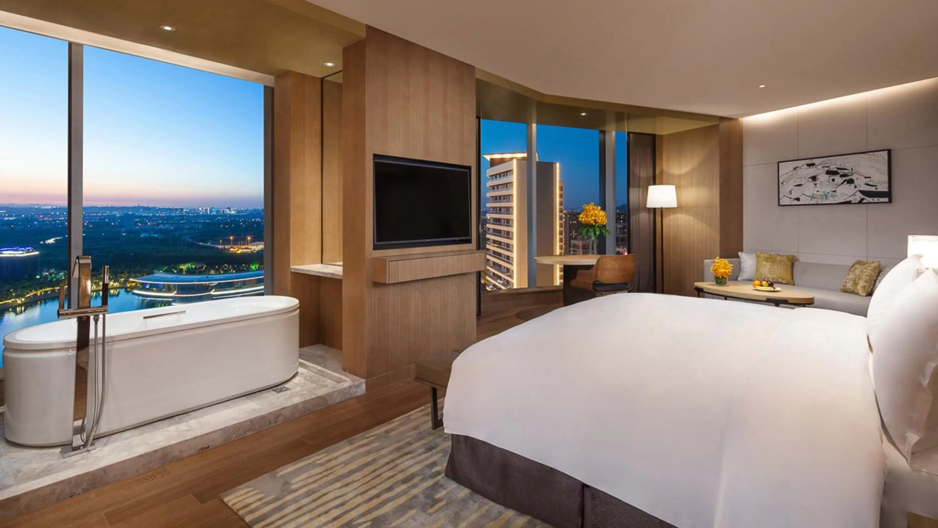 Photo of the whole room, Bed in Holiday Inn Nanjing Qinhuai South by IHG