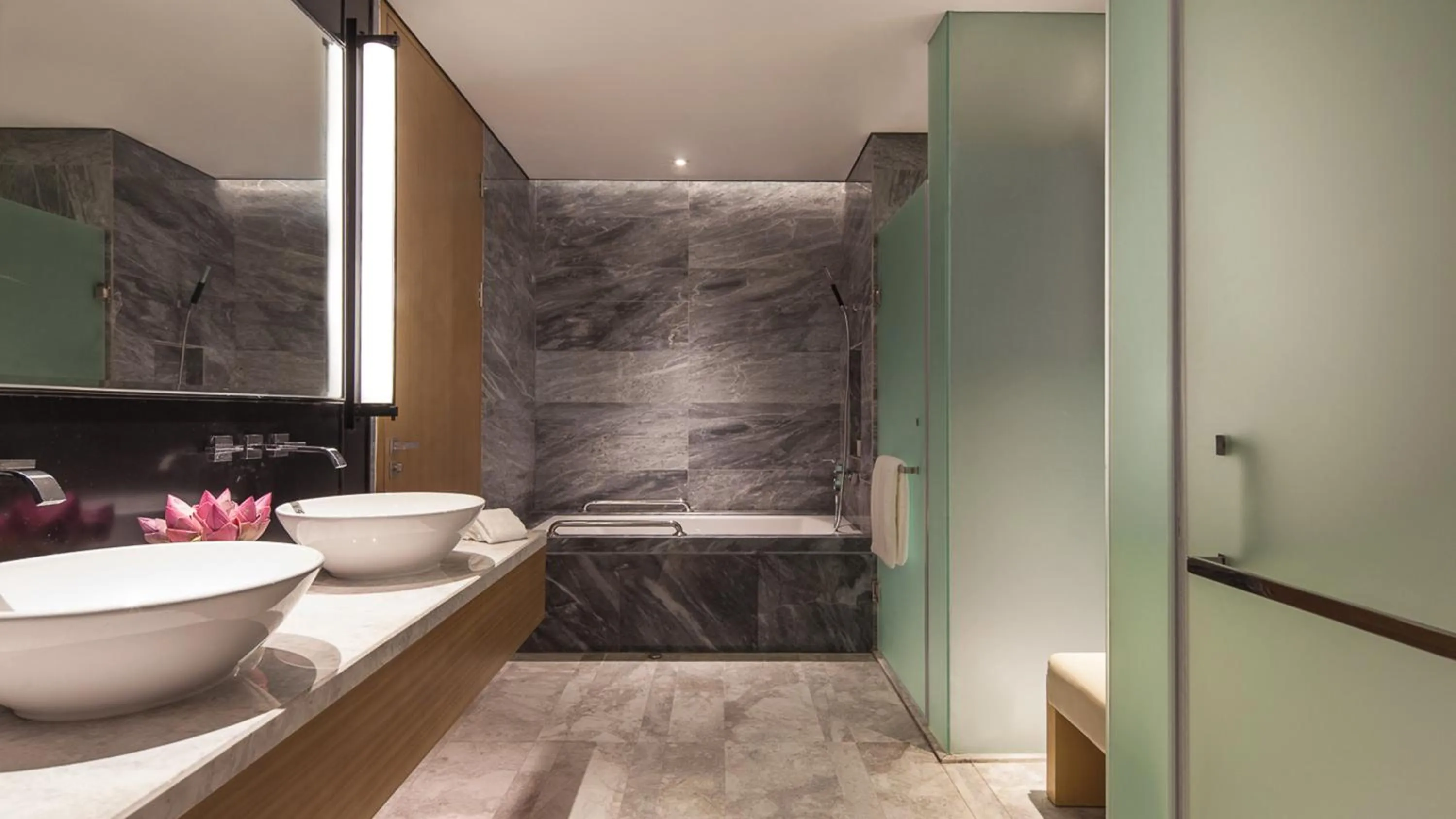 Photo of the whole room in Holiday Inn Nanjing Qinhuai South by IHG