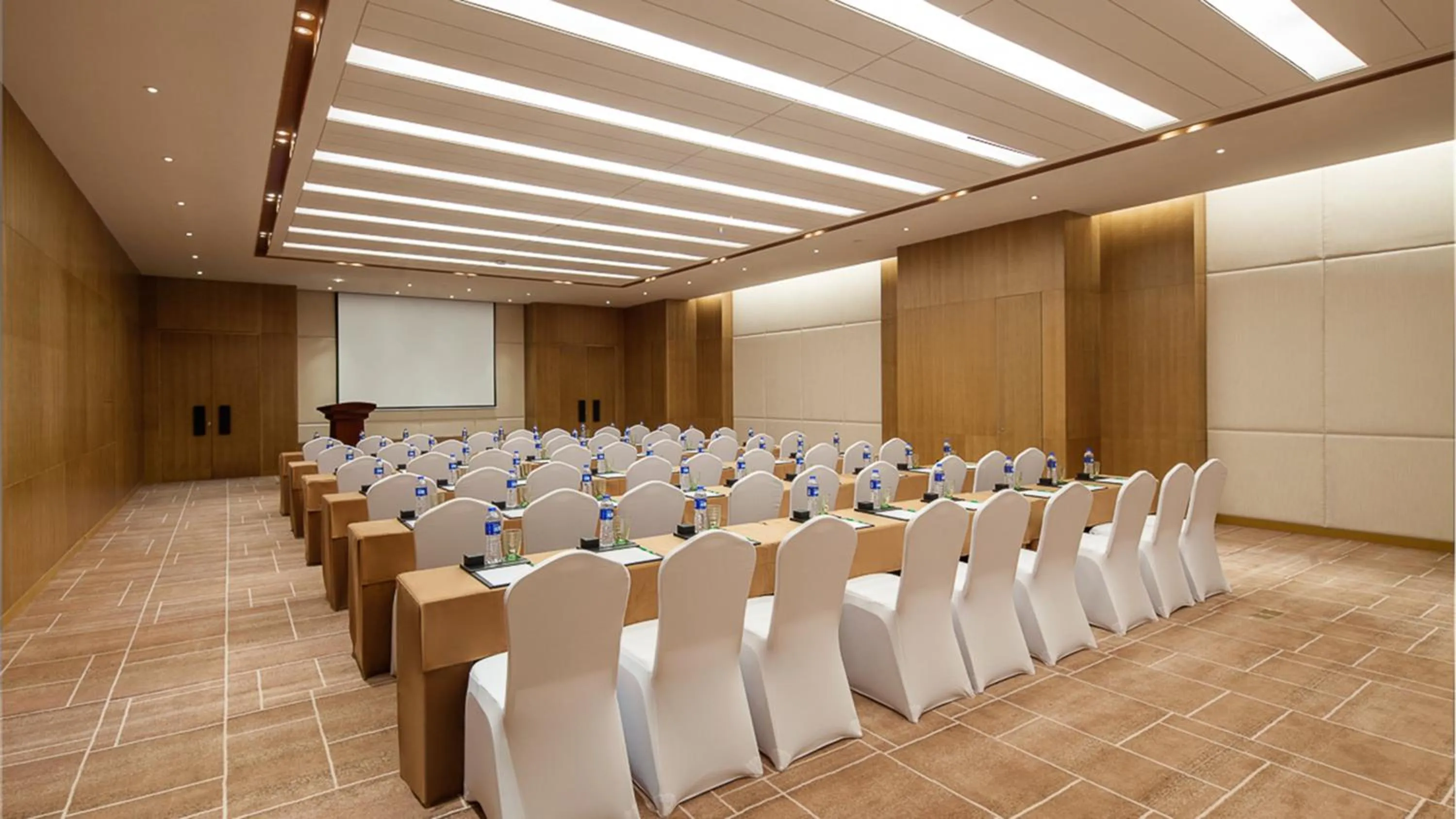 Meeting/conference room in Holiday Inn Nanjing Qinhuai South by IHG