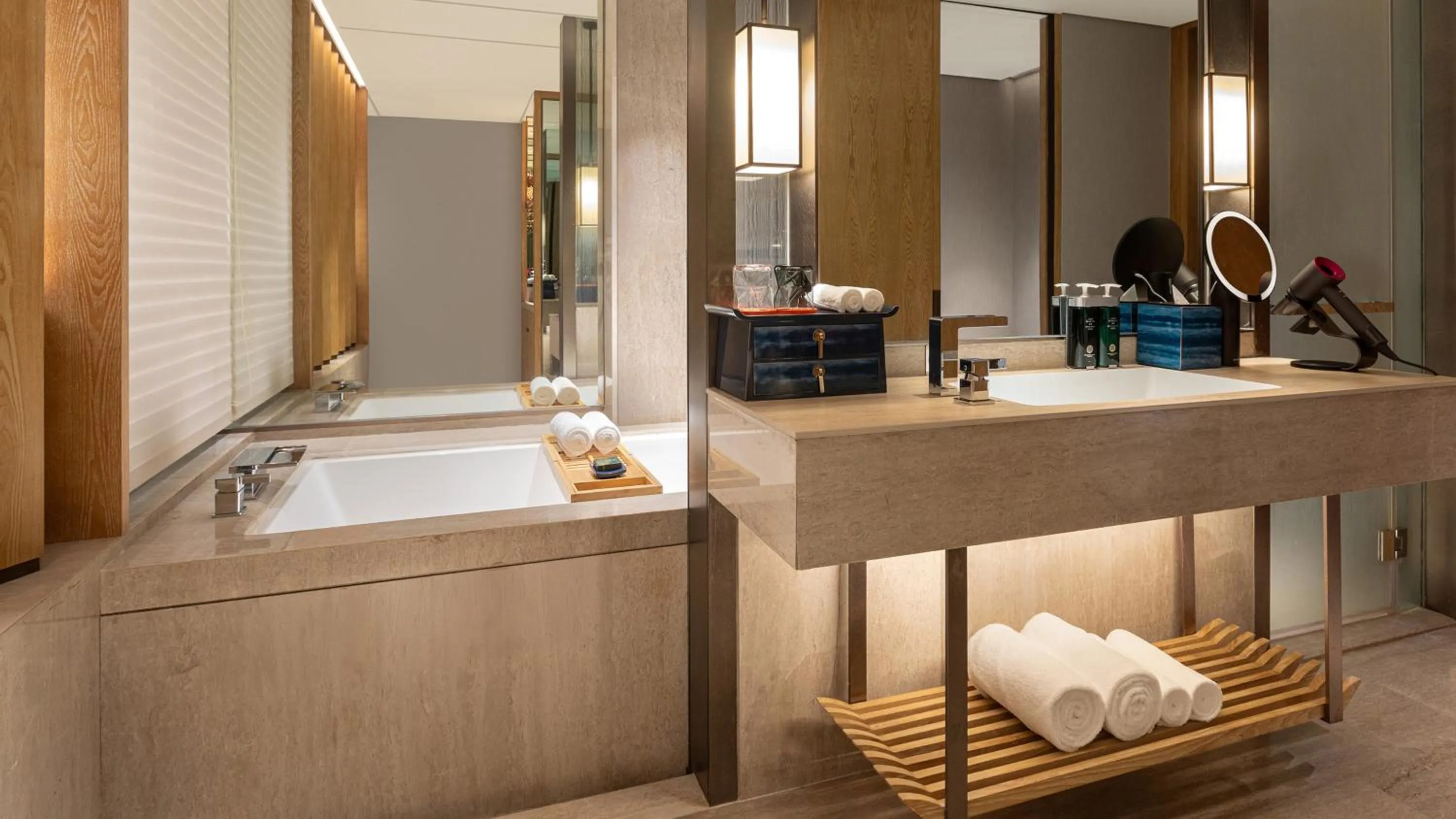 Photo of the whole room in Hotel Indigo Dali Erhai by IHG