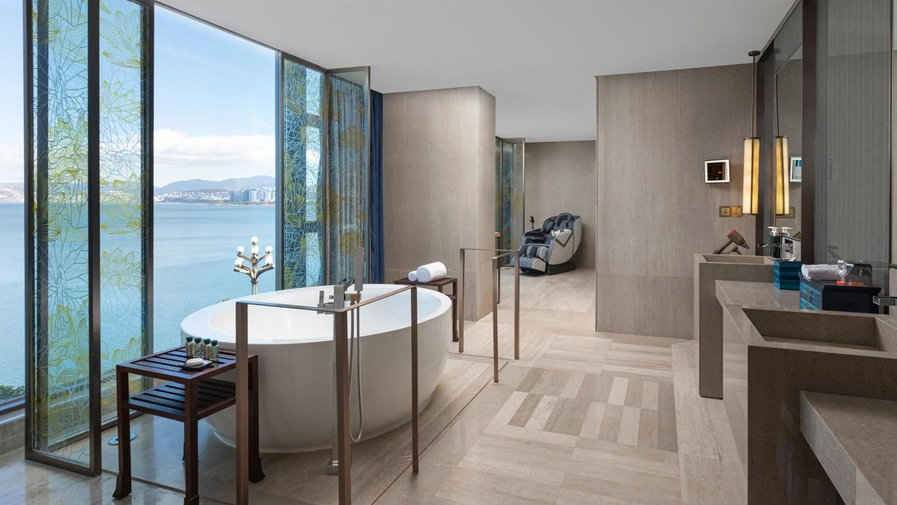 Photo of the whole room in Hotel Indigo Dali Erhai by IHG