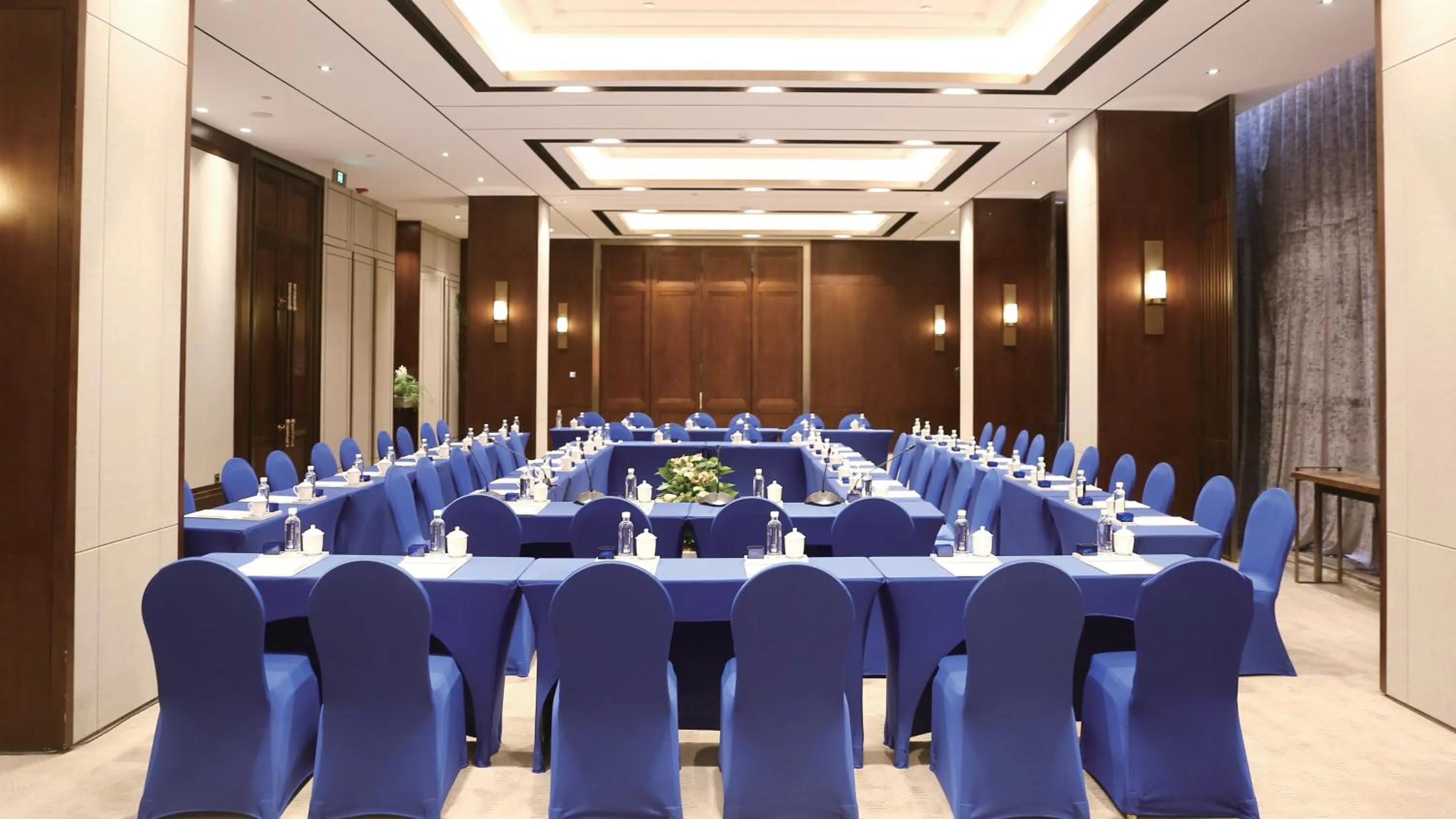 Meeting/conference room in Hotel Indigo Dali Erhai by IHG