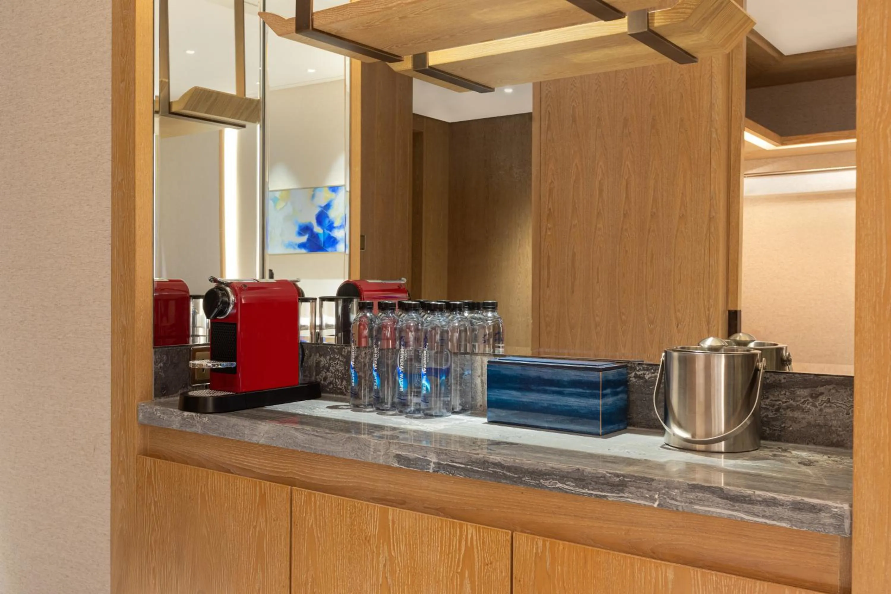 Coffee/tea facilities in Hotel Indigo Dali Erhai by IHG