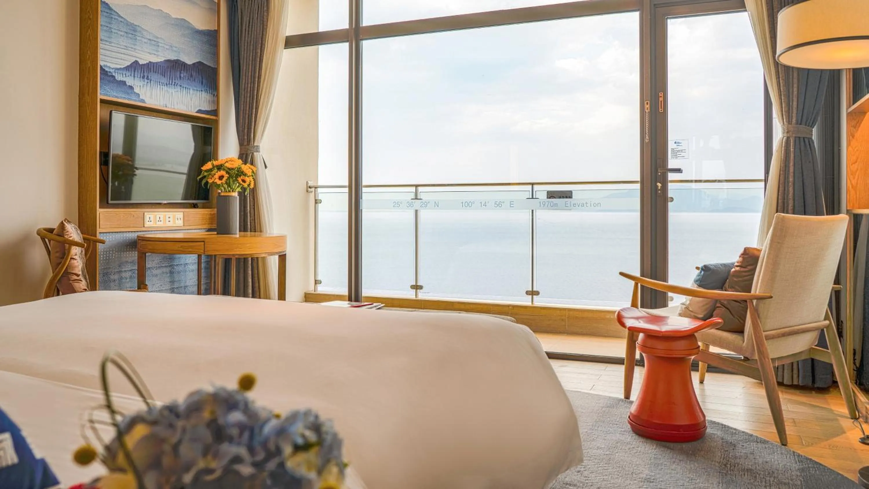 Photo of the whole room in Hotel Indigo Dali Erhai by IHG