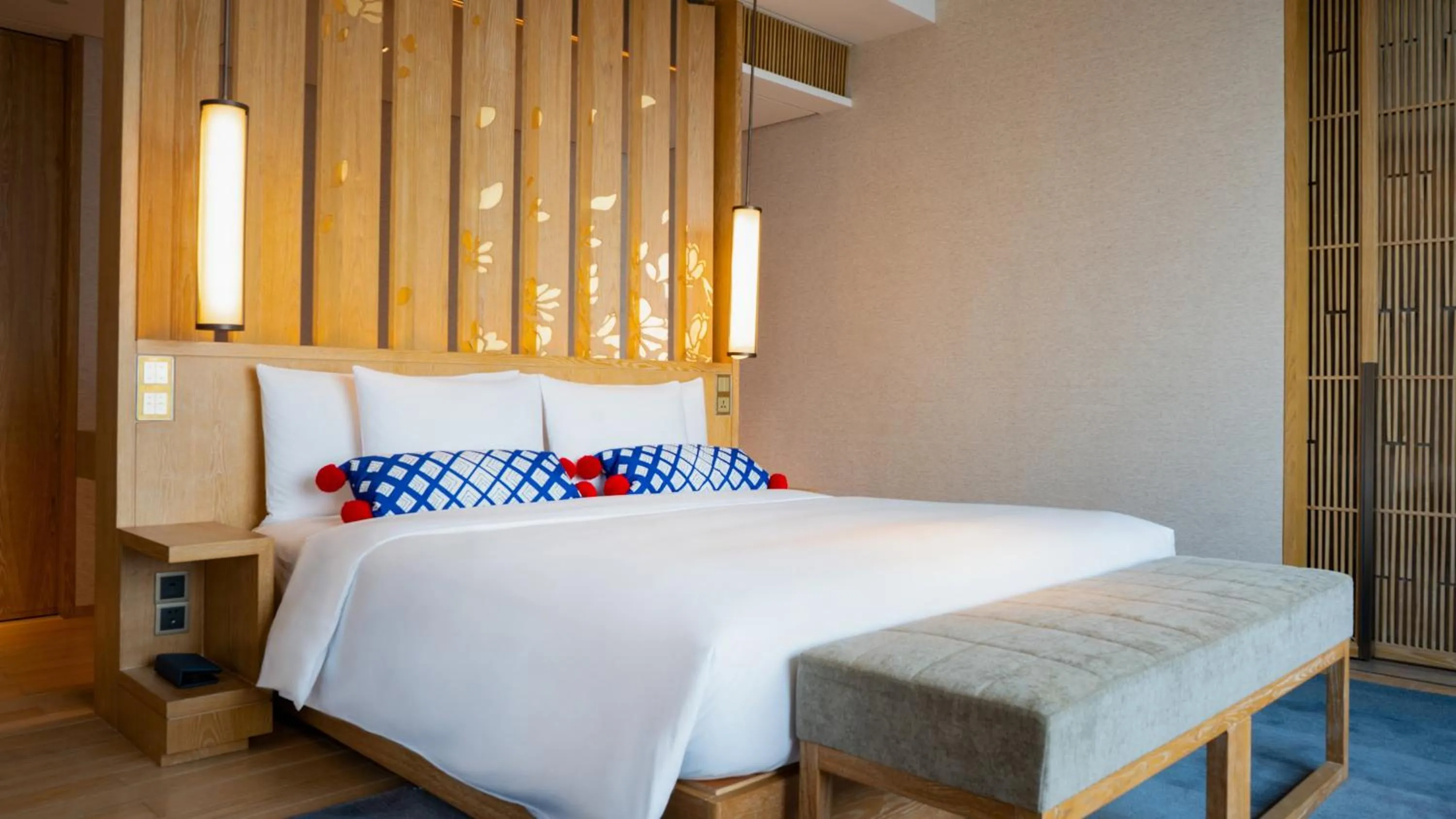 Bedroom, Bed in Hotel Indigo Dali Erhai by IHG