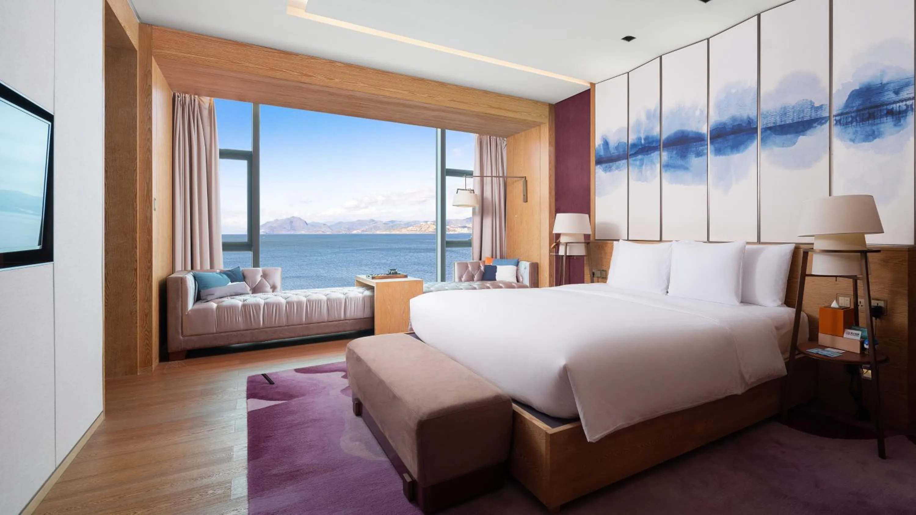 Photo of the whole room, Bed in Hotel Indigo Dali Erhai by IHG