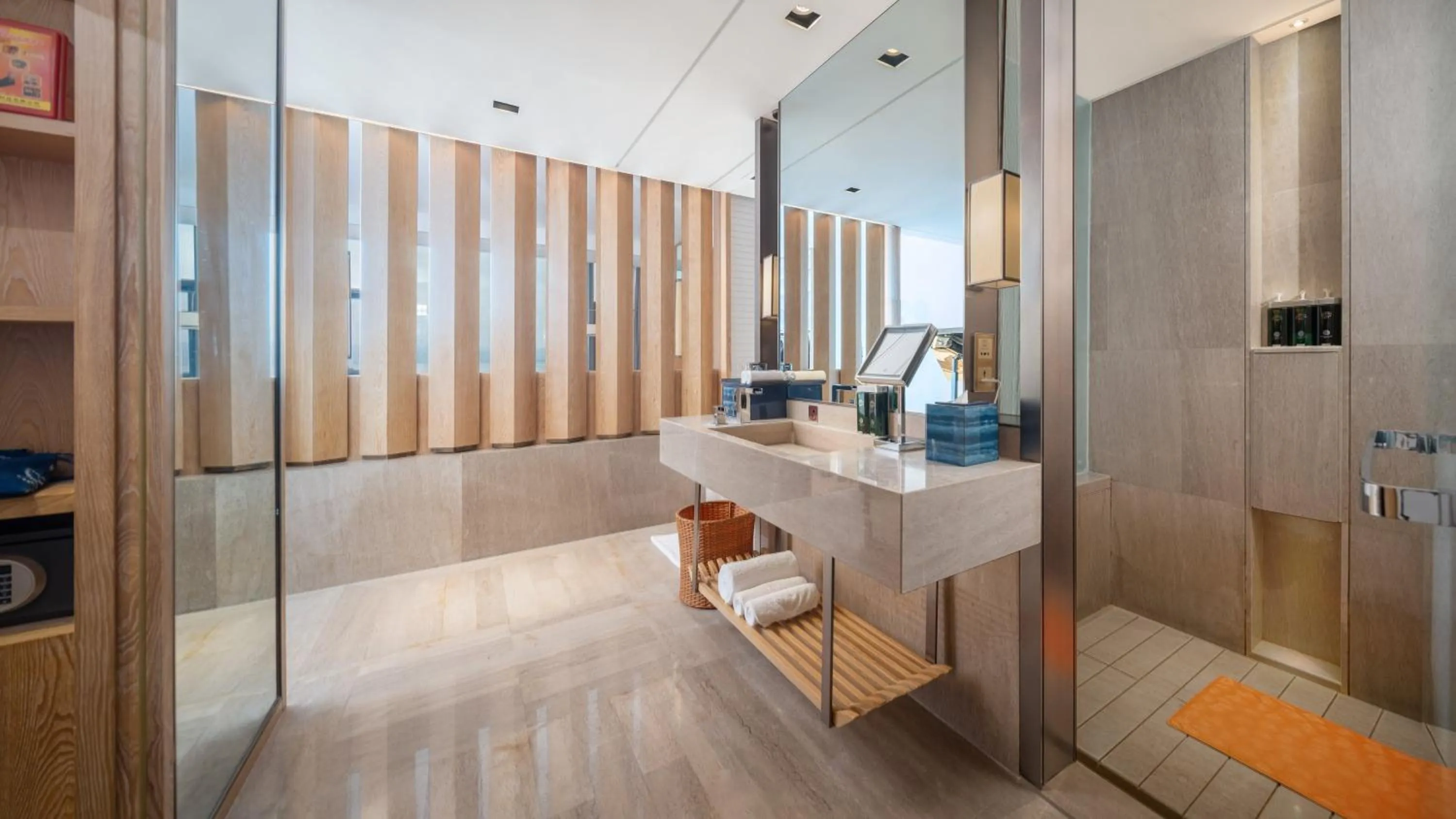 Photo of the whole room in Hotel Indigo Dali Erhai by IHG